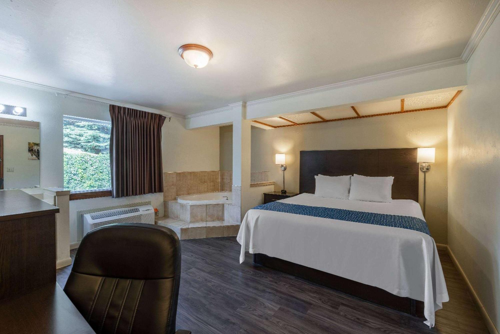 King Suite Non-Smoking