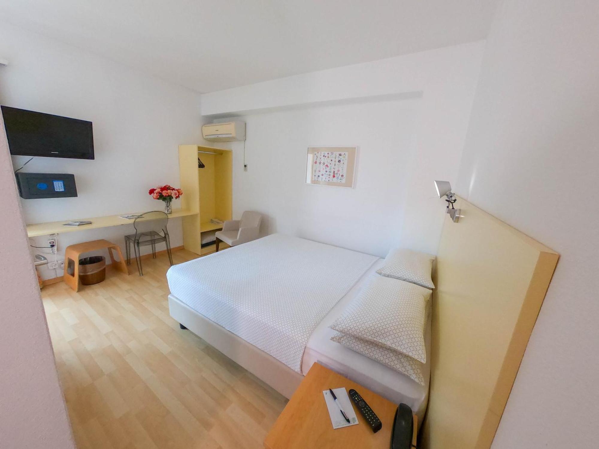 Doppelzimmer mit Balkon