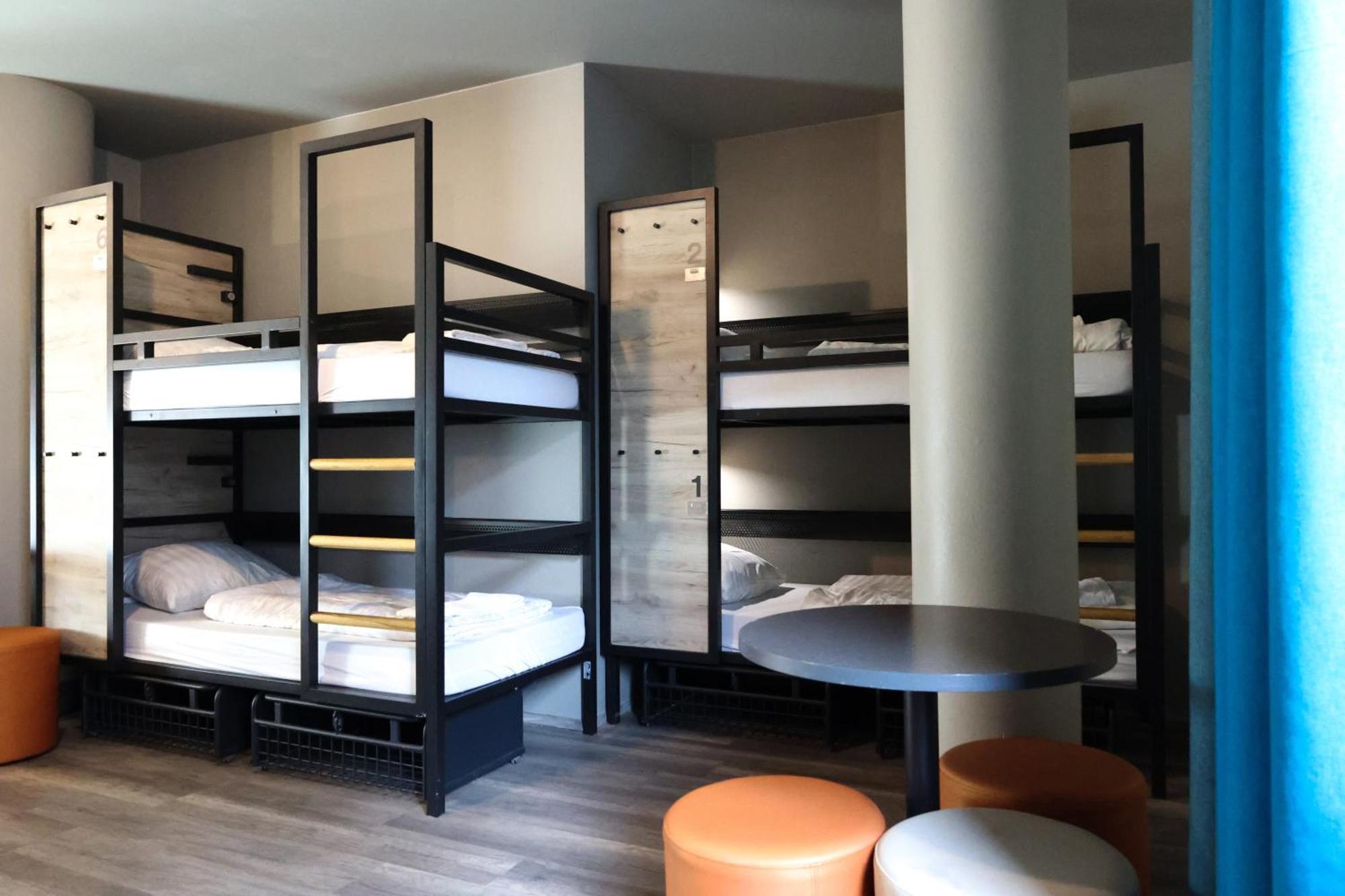 Bed 8-Bed Mixed Dormitory Room