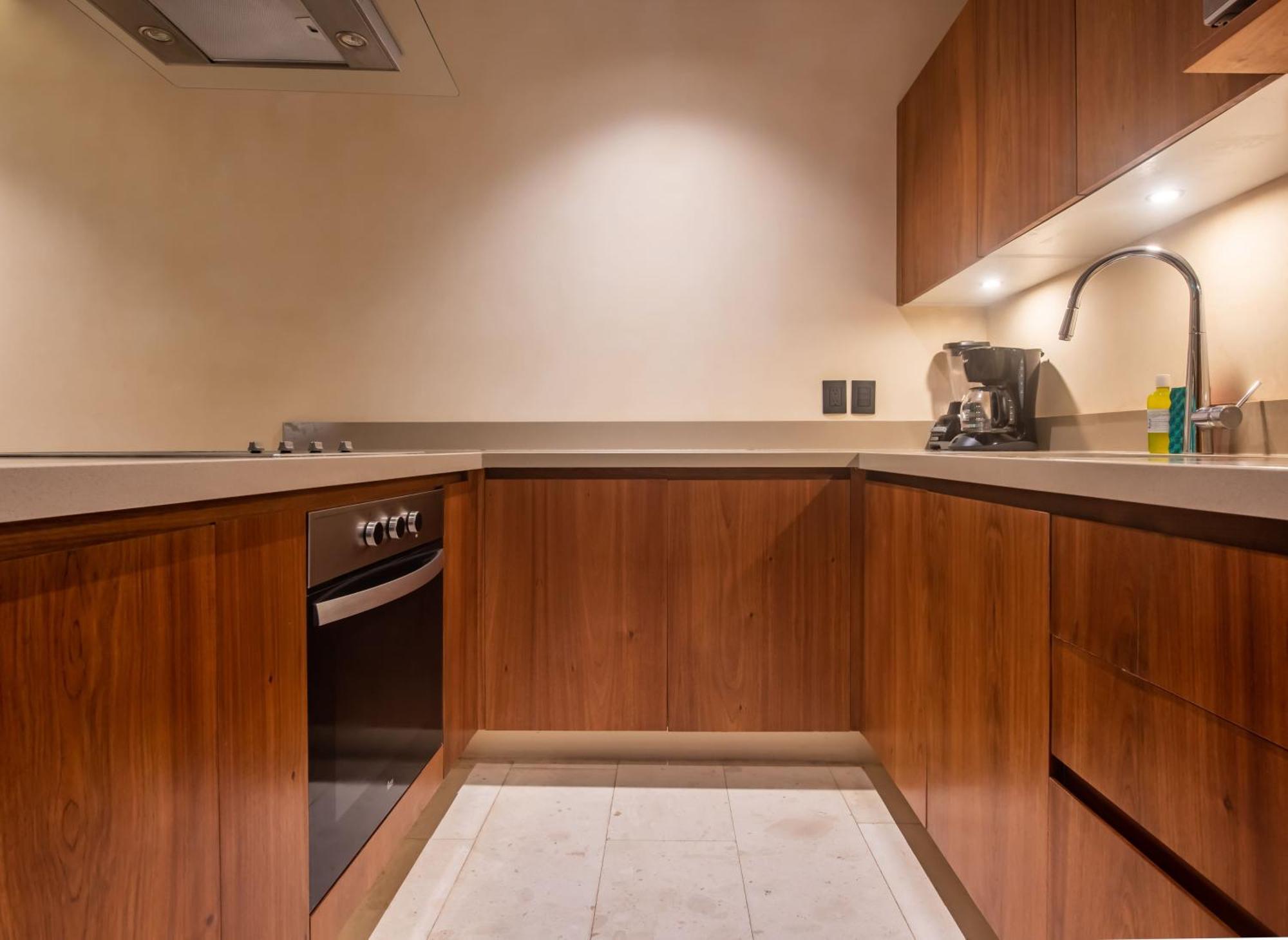 Luxury 1 Bedroom Jungle Apartment Terrace Garden View 2 Single Beds & 1 King Sofa Bed