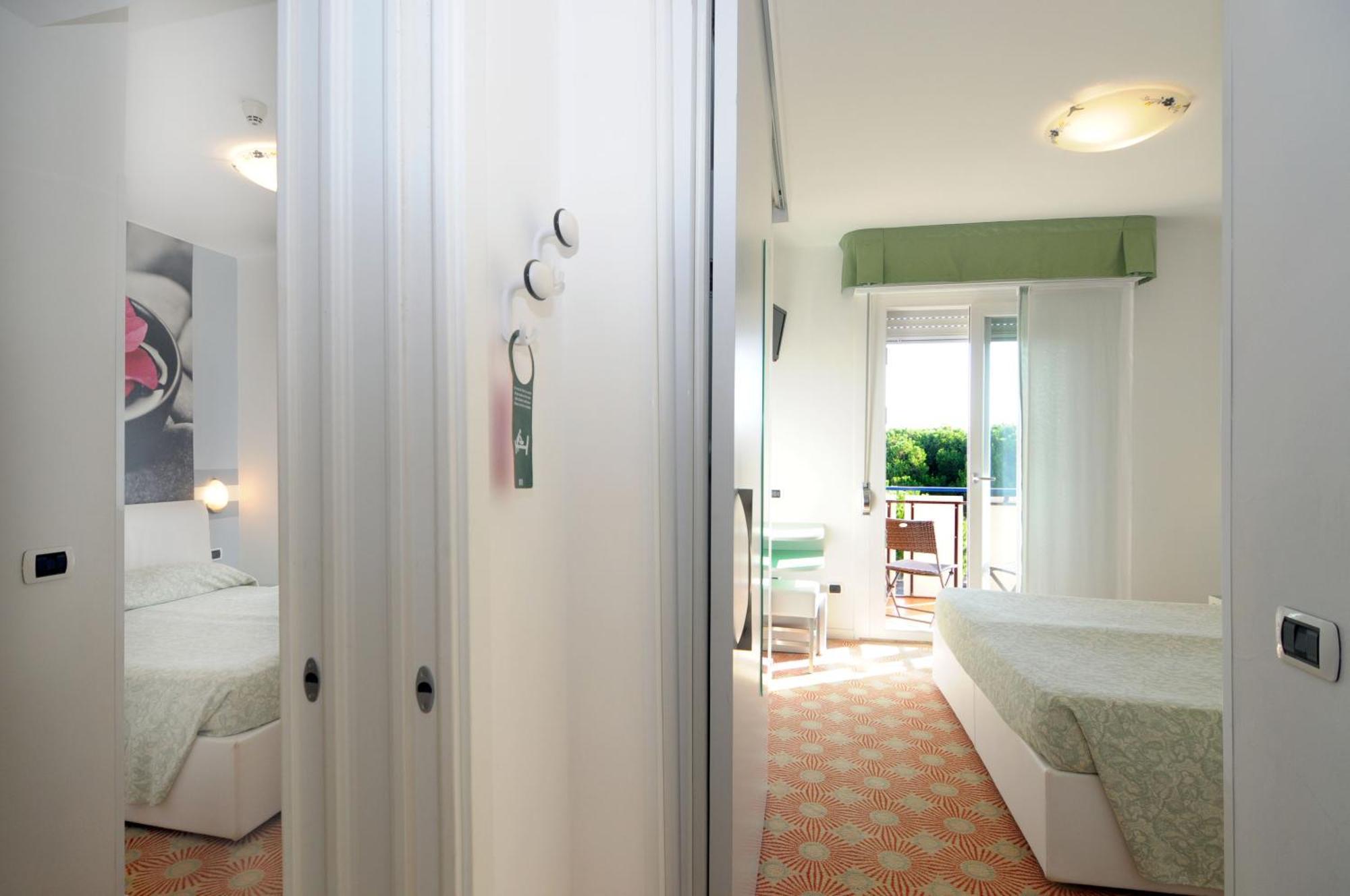 Two Connecting Double Rooms,1542665623:JPEG