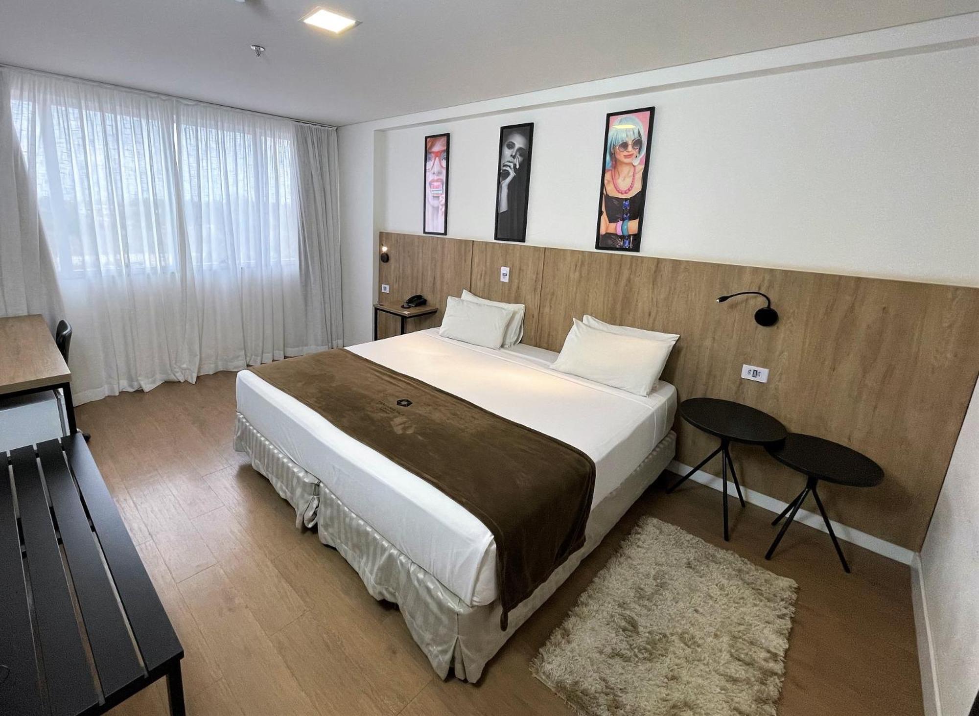 Queen Room,1542730177:JPEG