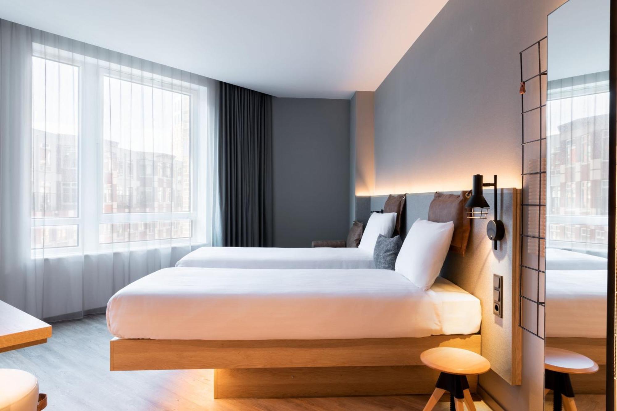 Moxy Twin Room
