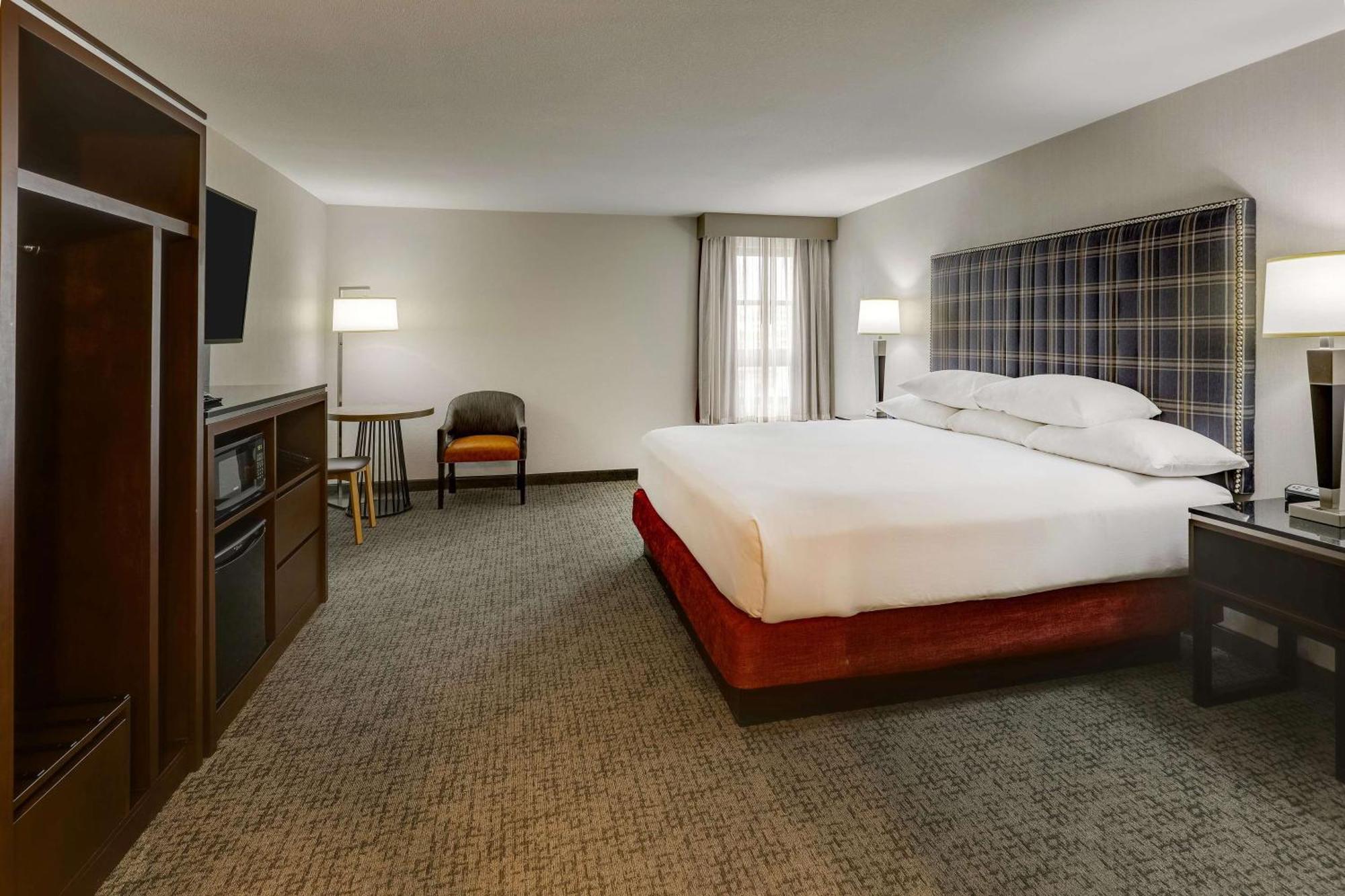 Deluxe King Room Oversized