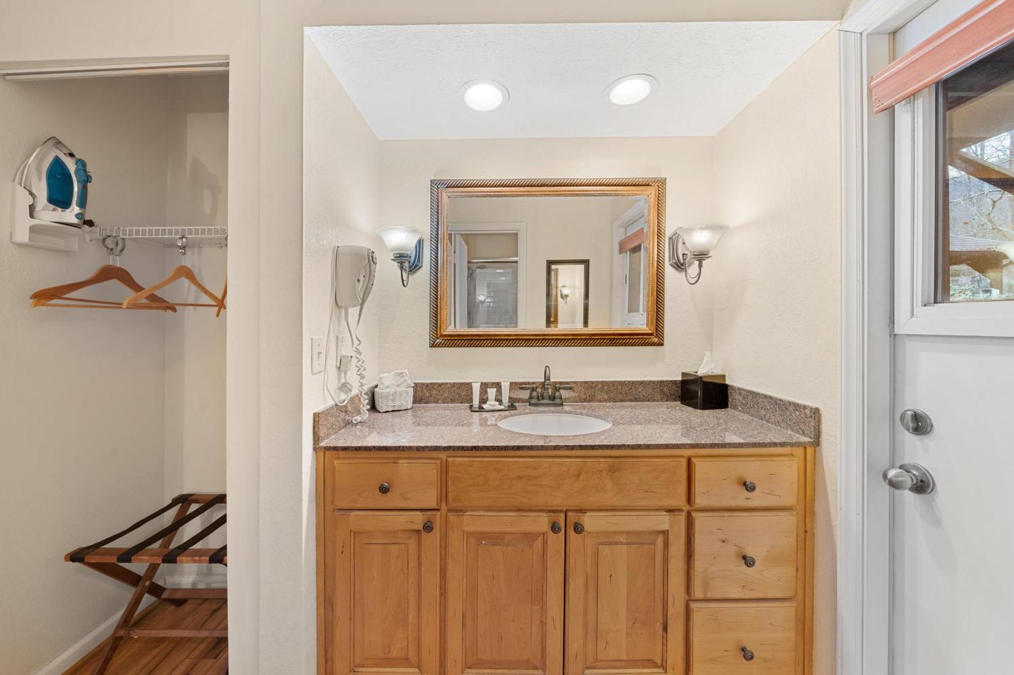 Double Room Creekside Non-Smoking