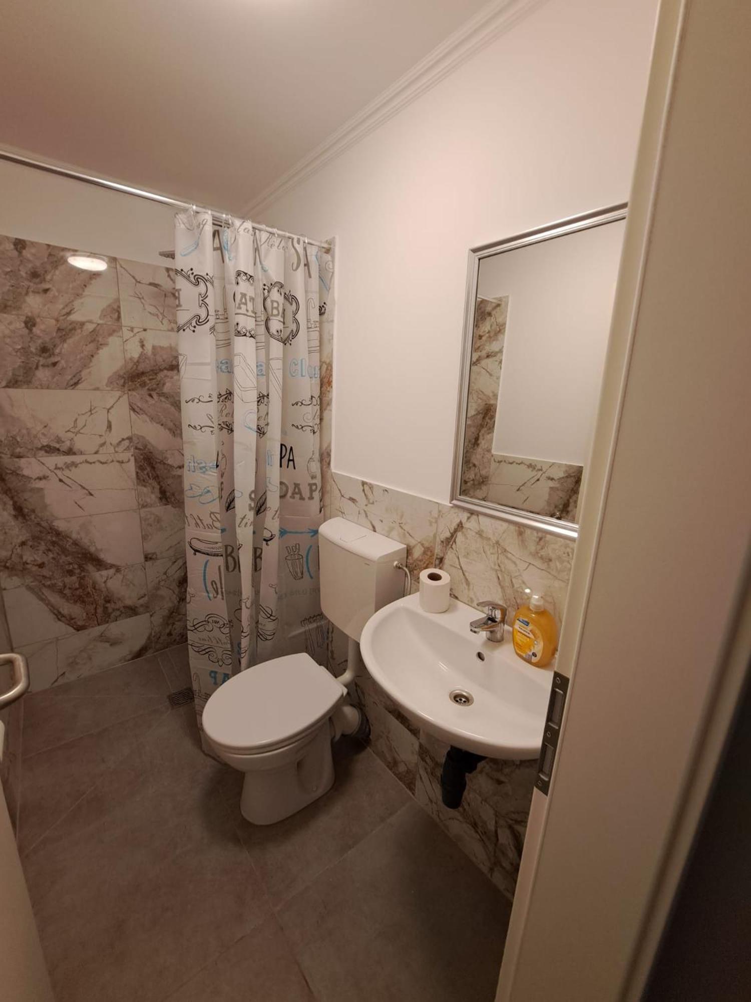 Twin Room Private Bathroom