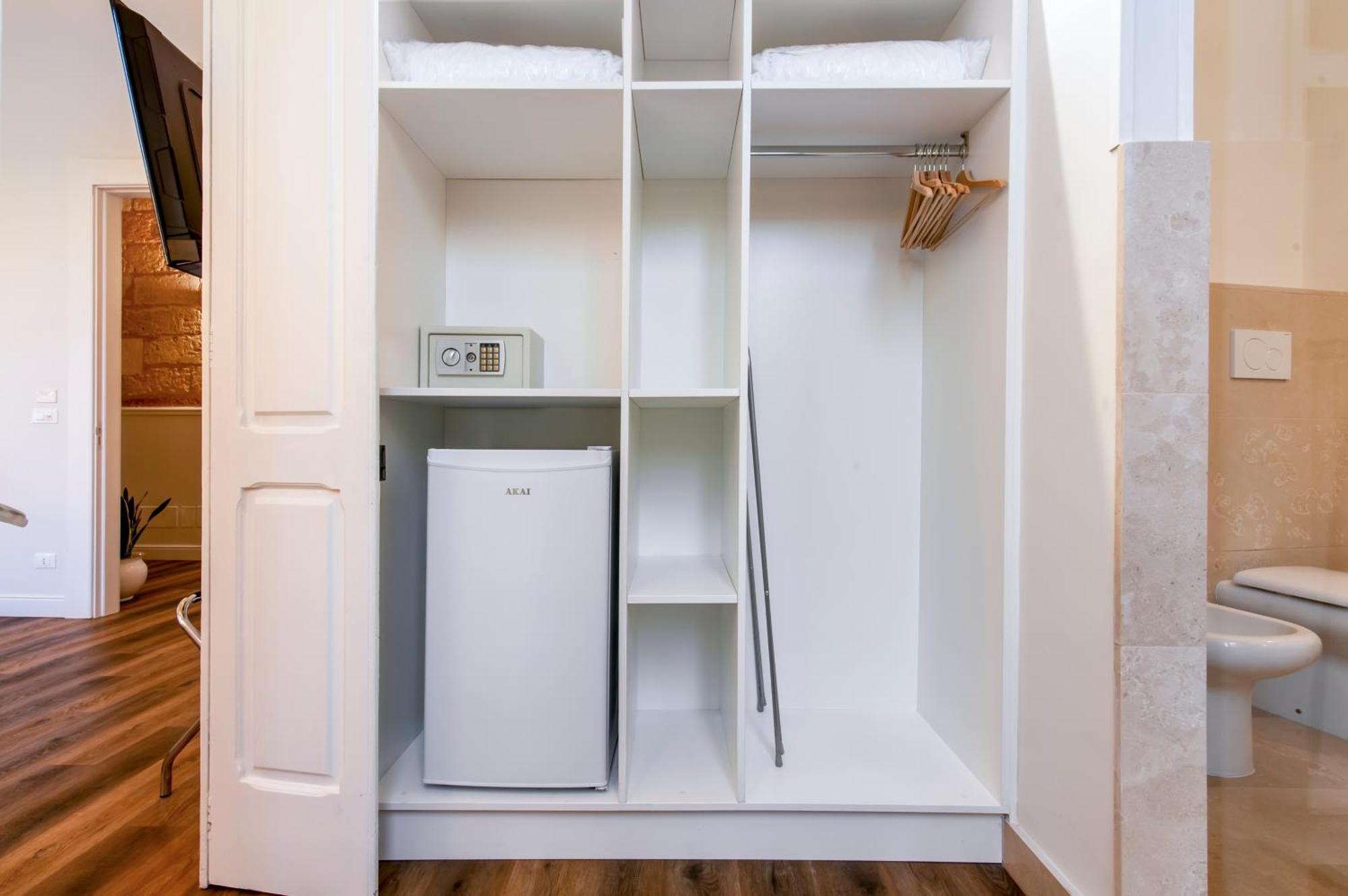 Deluxe Double Room Shower