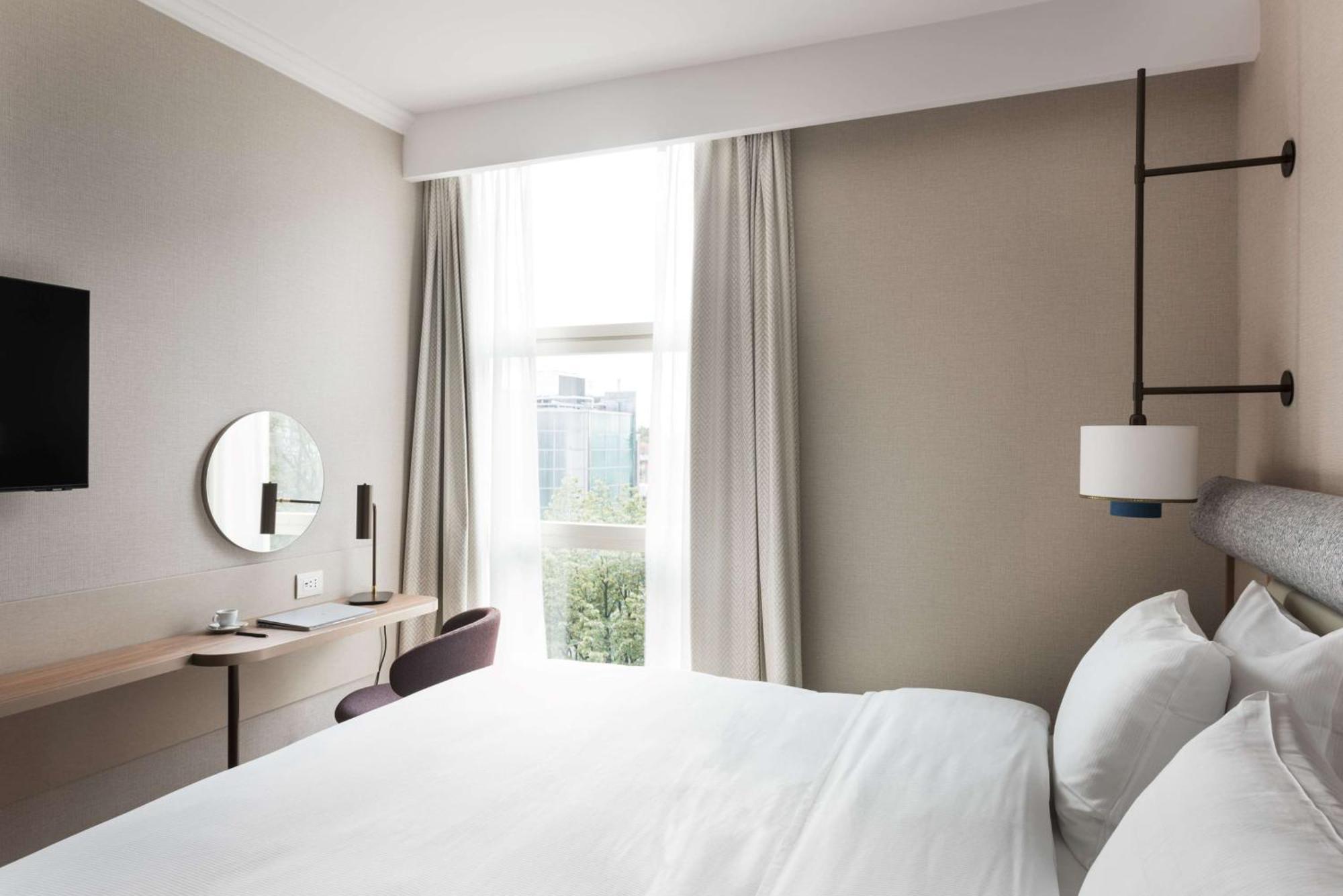 King Guest Room,1543269727:JPEG