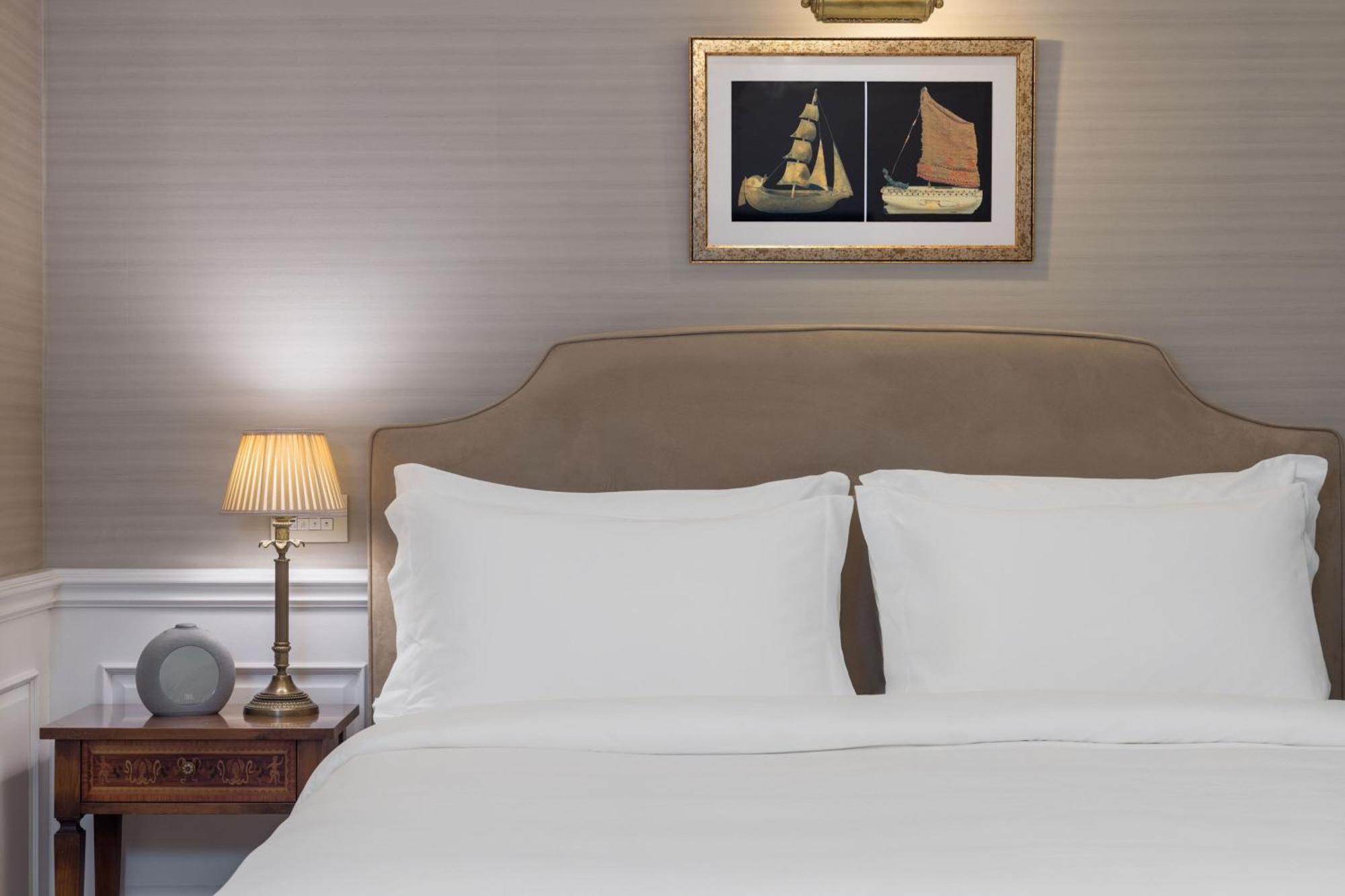 Junior Suite 1 Bedroom Suite, 1 King, Courtyard view,1543495918:JPEG