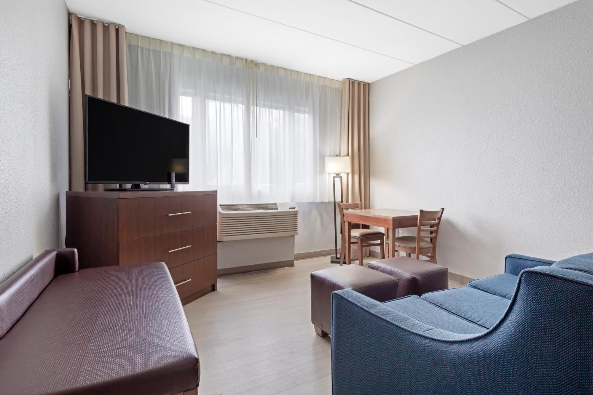 Suite Two Double Beds Non-Smoking