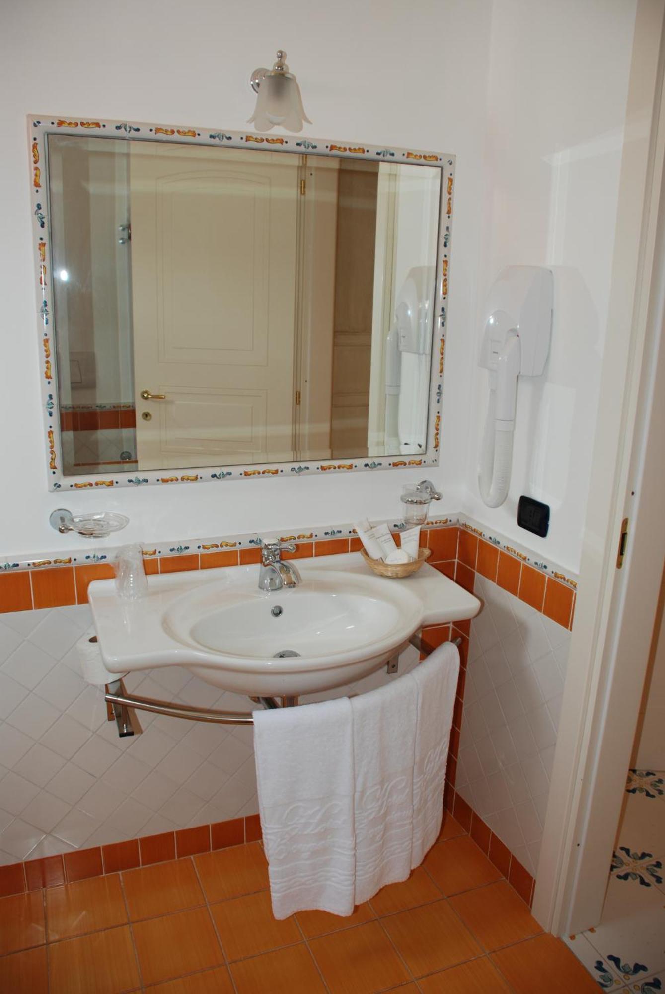 Deluxe Double Room Side Sea View
