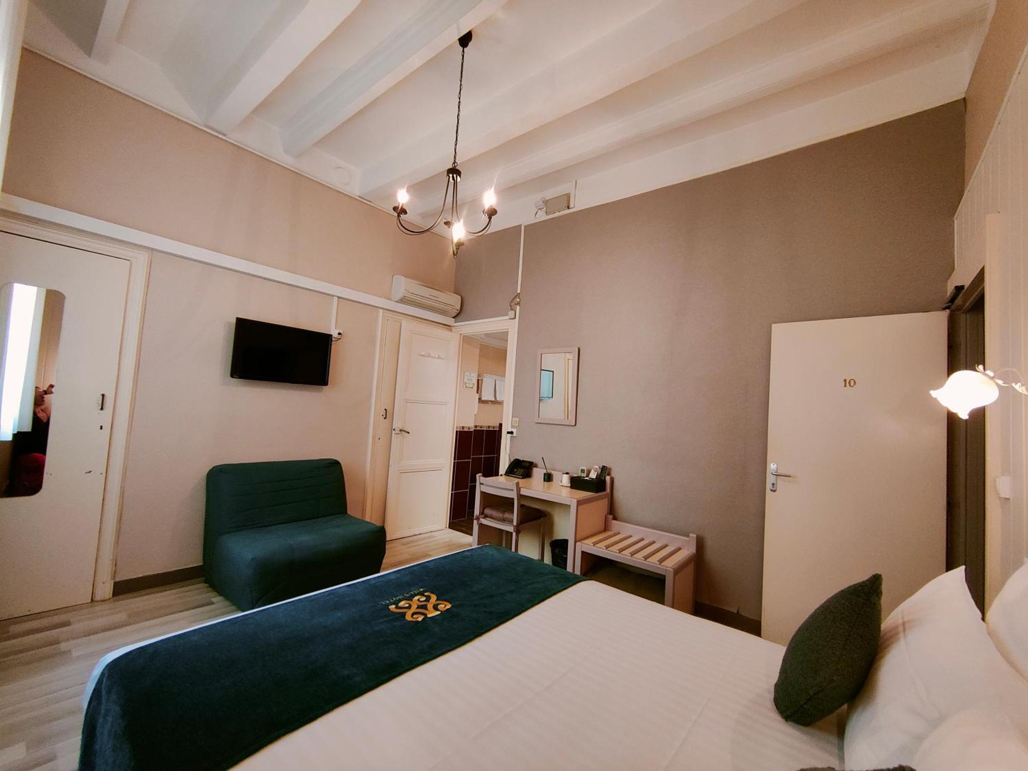 Queen Room
