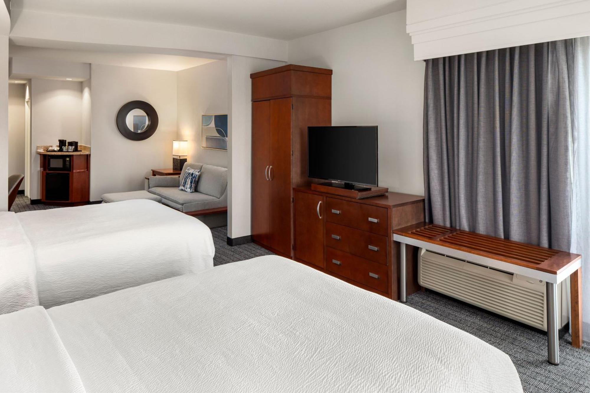 Queen Suite Two Queen Beds Sofa Bed