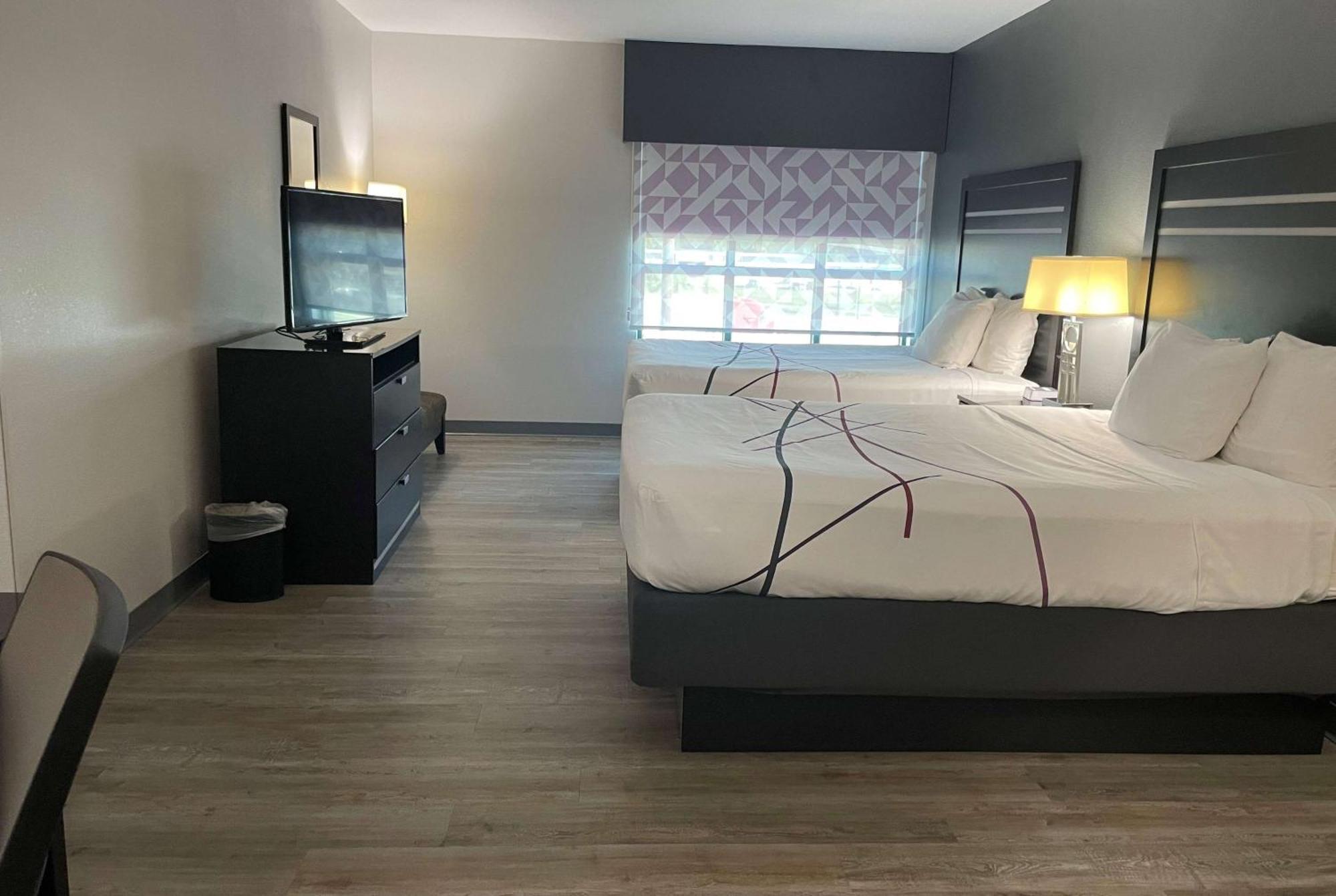 Studio Suite Two Queen Beds Non-Smoking