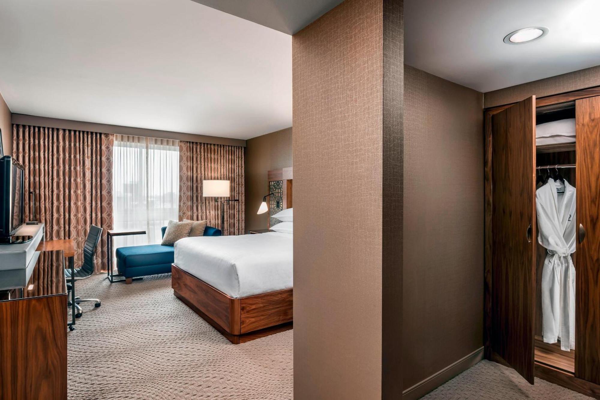Larger Guest room 1 King Golf view High floor