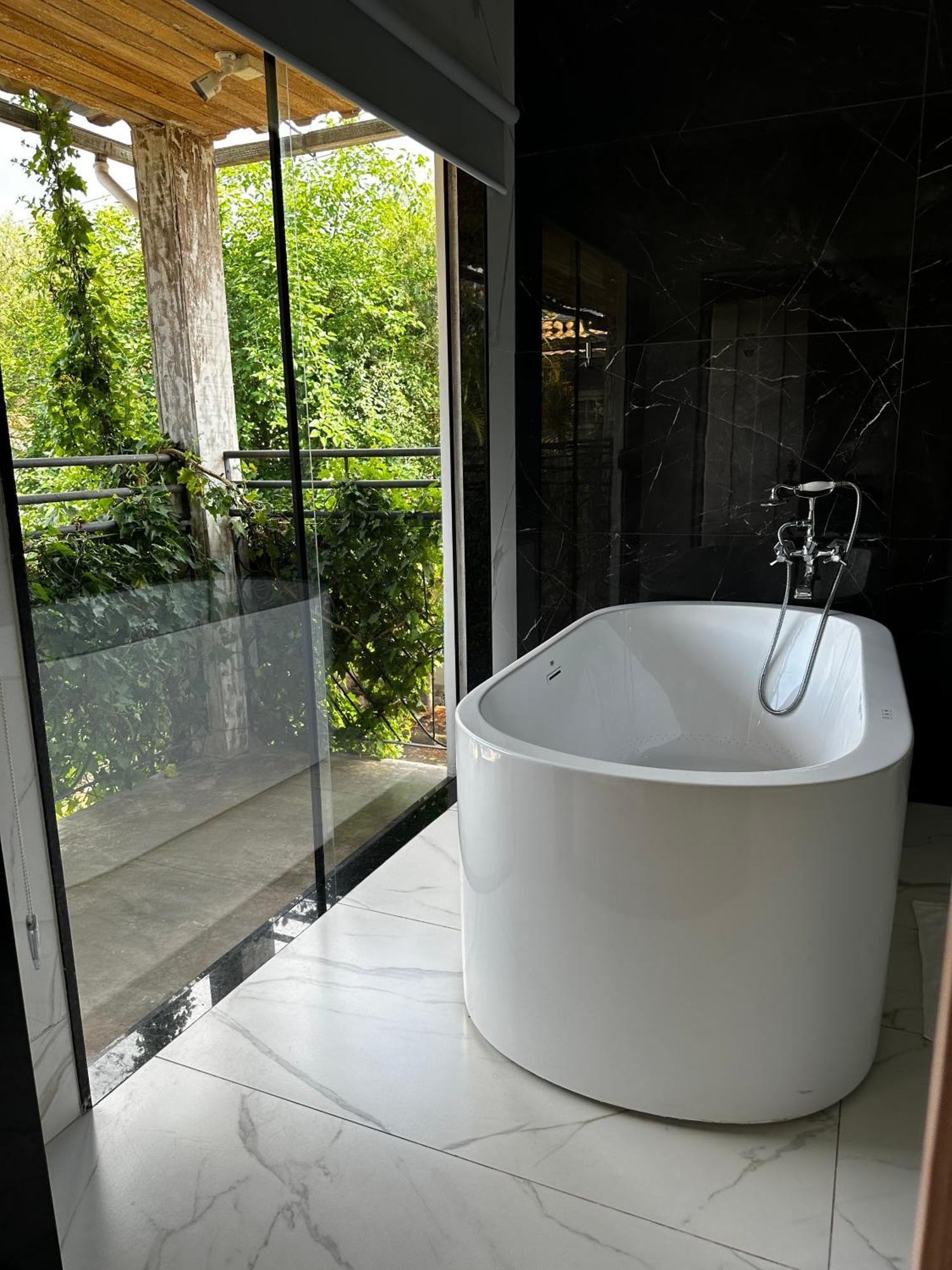 Master Double Room Hot Tub