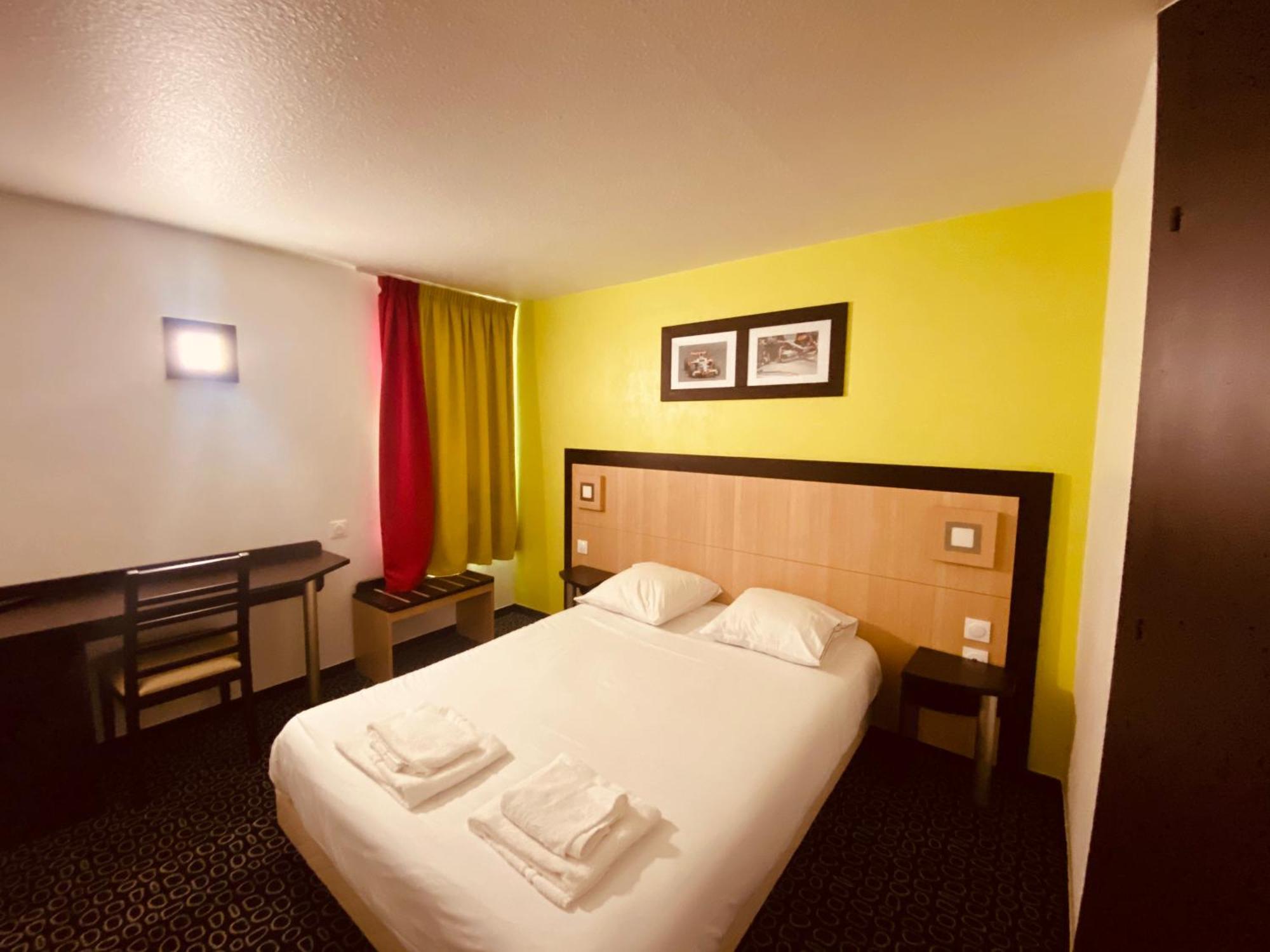 Standard Room 1 Double Bed 2 Single Beds