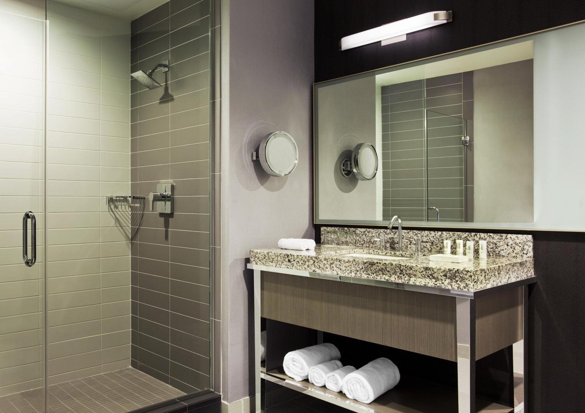 Guest Room, 1 King,1545360592:JPEG