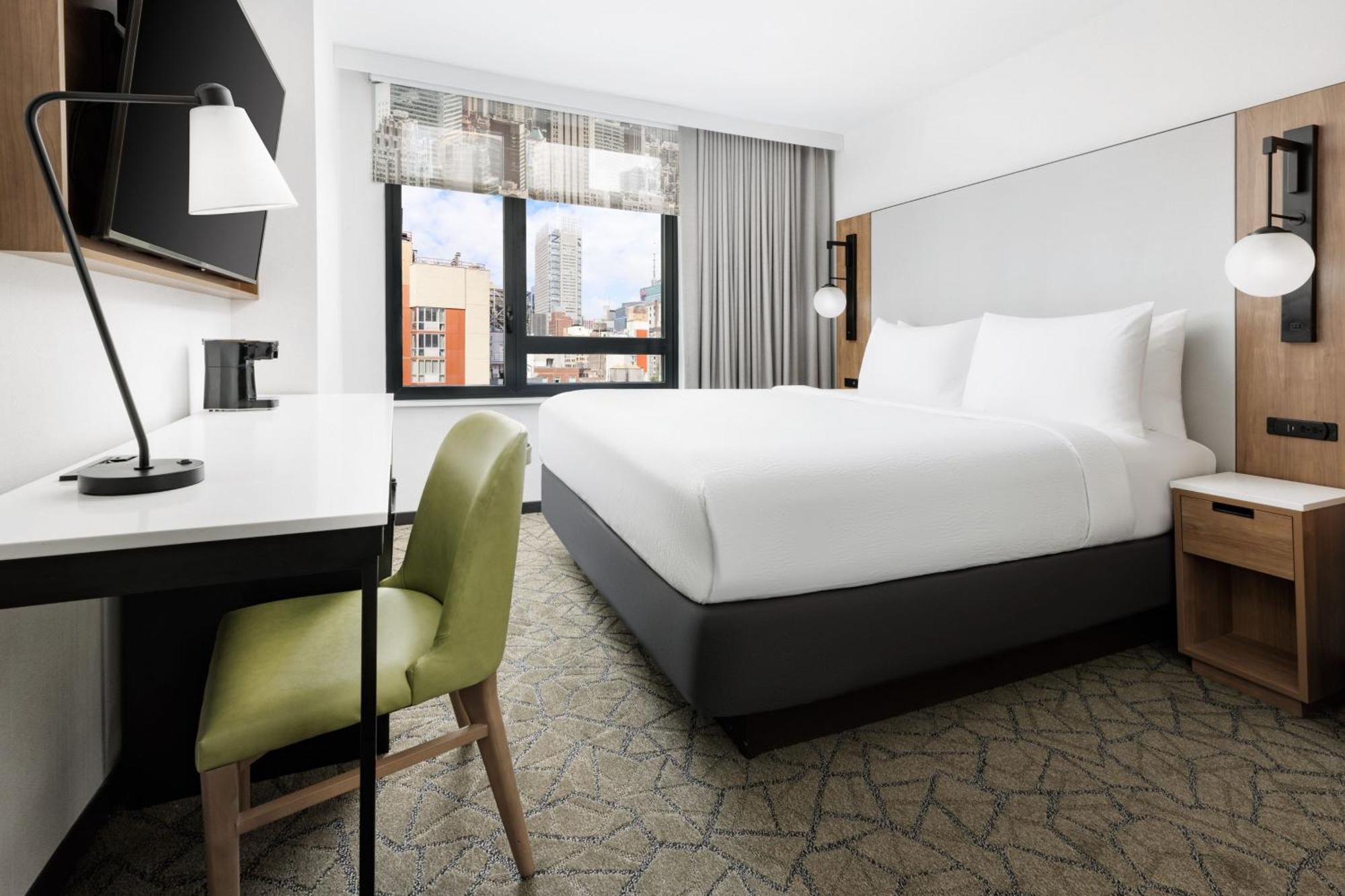 Kamer met Kingsize Bed en Uitzicht op de Stad