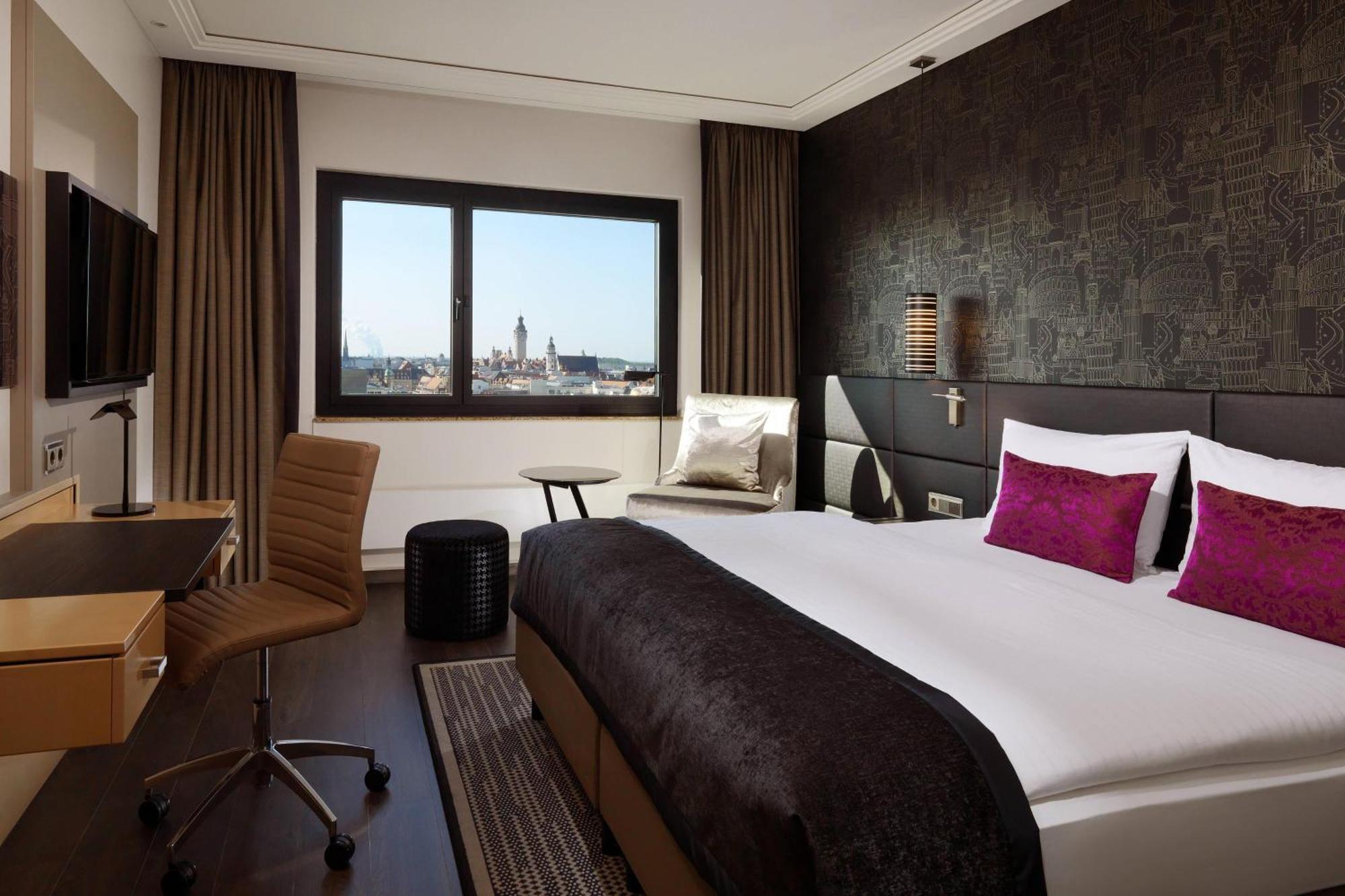 Deluxe Zimmer mit 1 Kingsize-Bett und Stadtblick