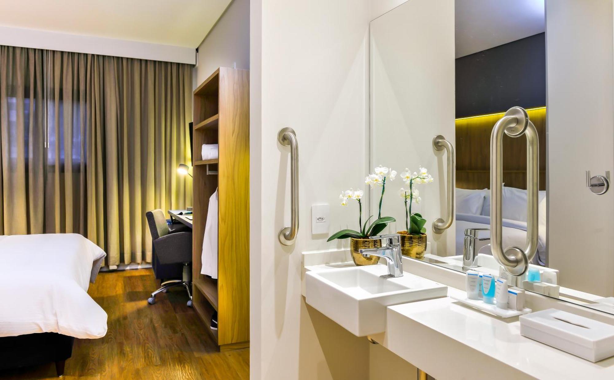 Queen Room Roll Shower Mobility Accessible
