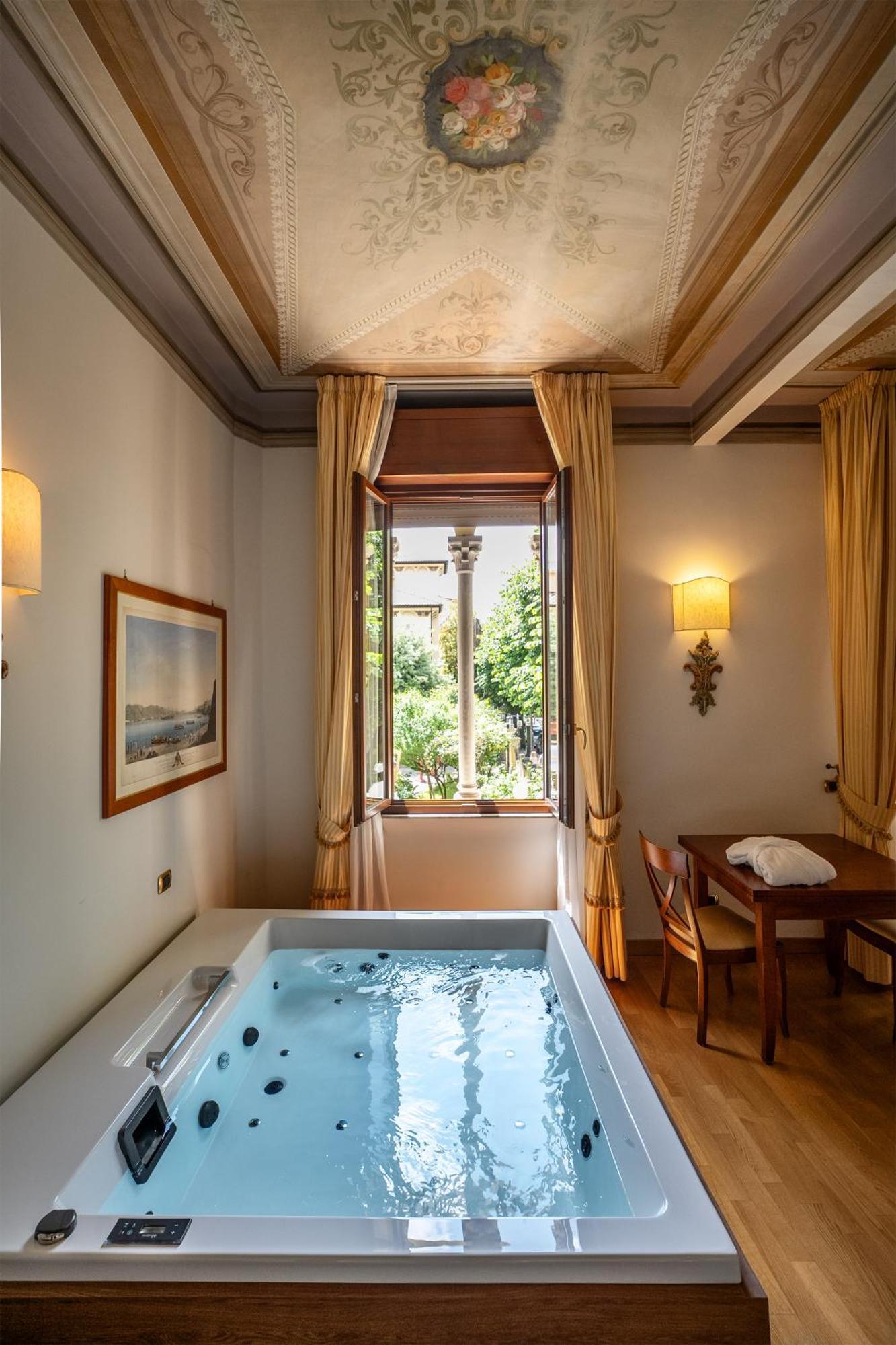 Executive Suite Private Spa