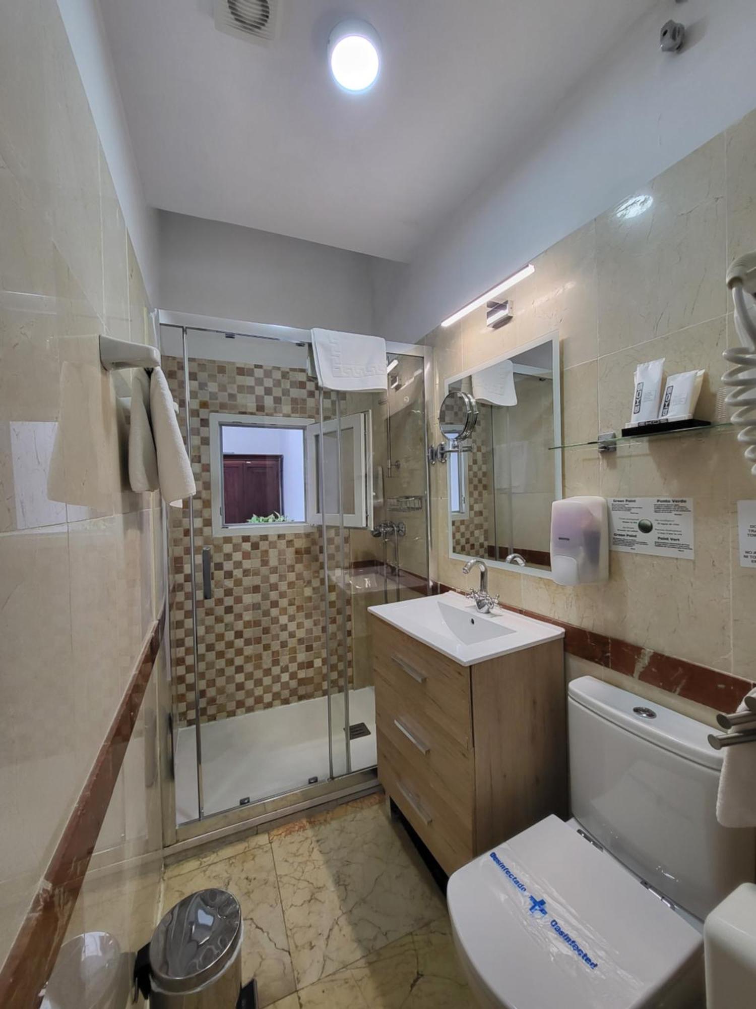 Interior Economy Twin Room