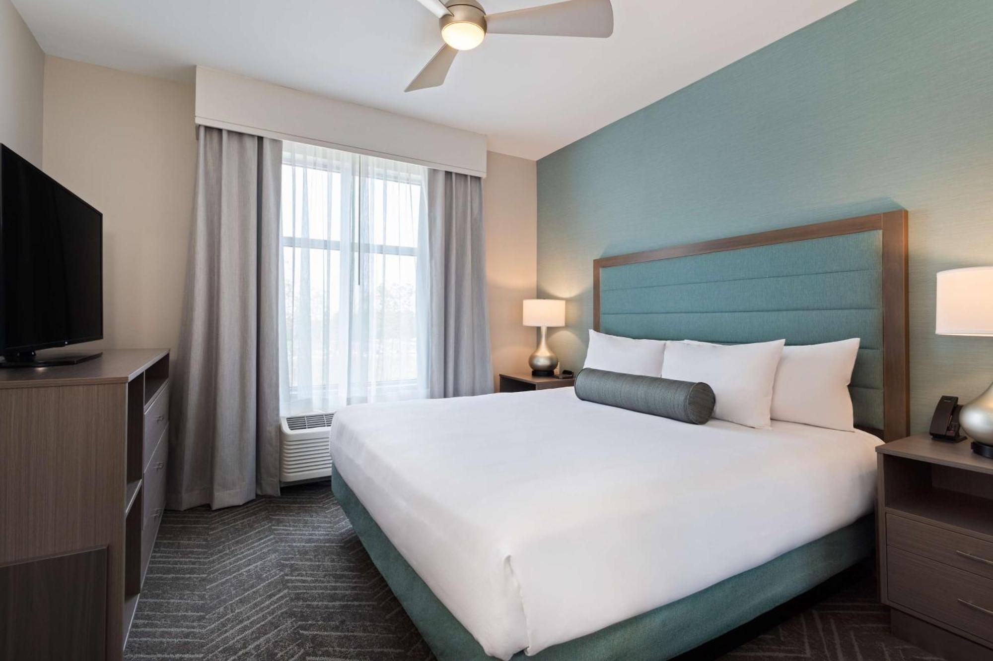 One-Bedroom King Suite