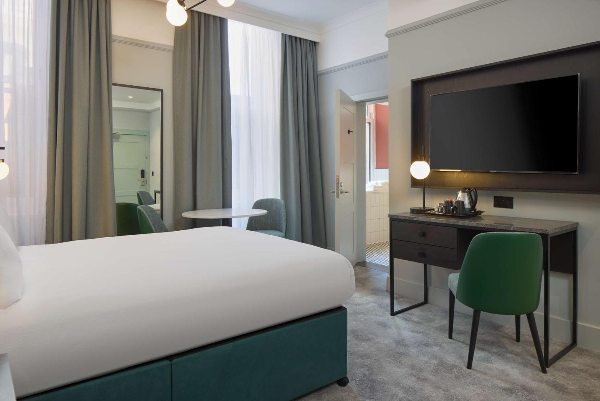 Queen Room Mobility Access