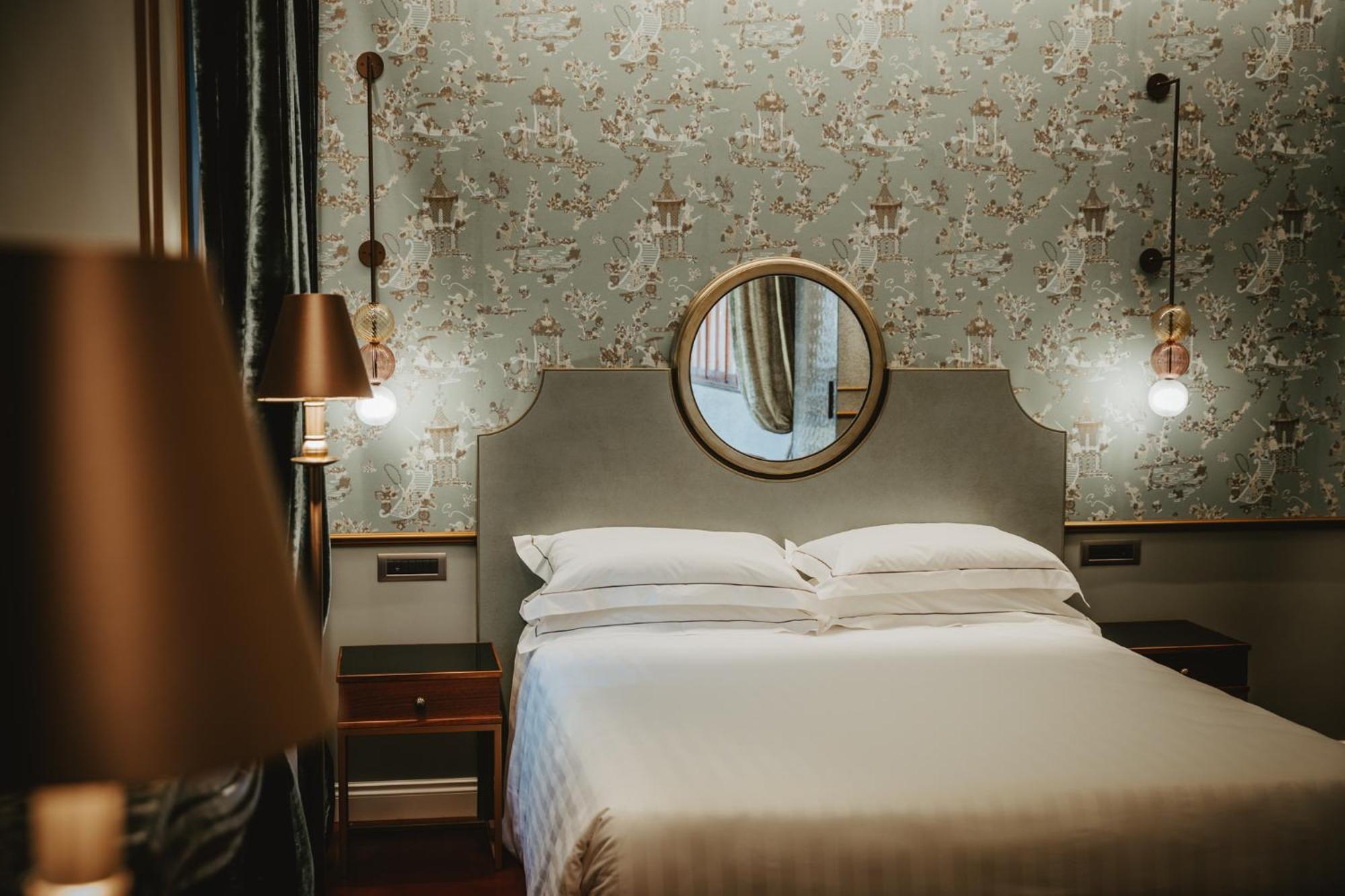 Queen Comfort Room