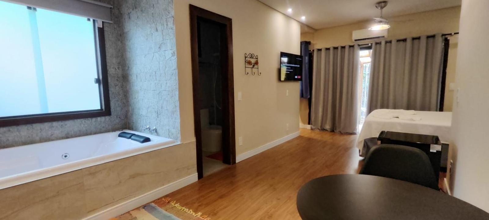 Deluxe Double Room Bath