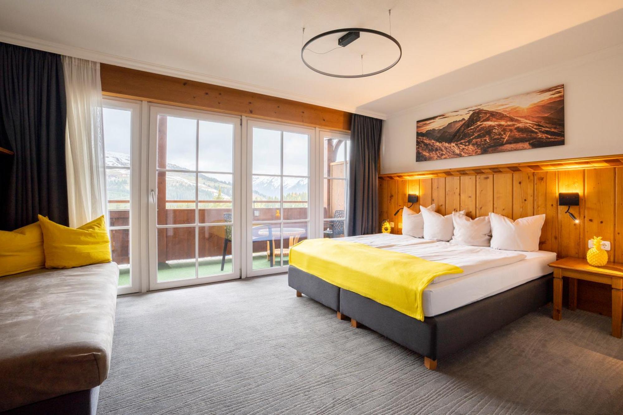 Double Room with Mountain View,1545347311:JPEG