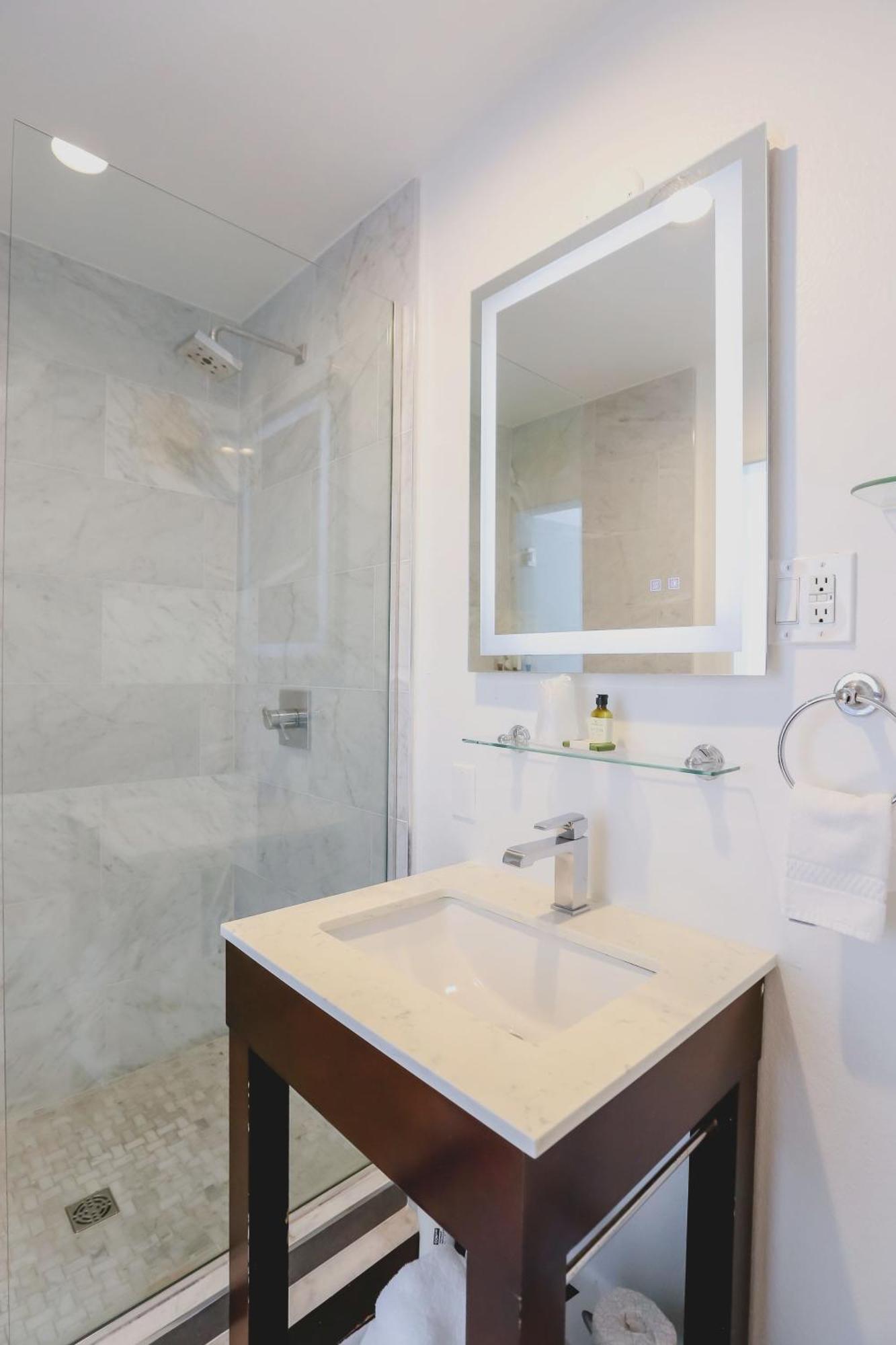 Standard Queen Room,1545533215:JPEG