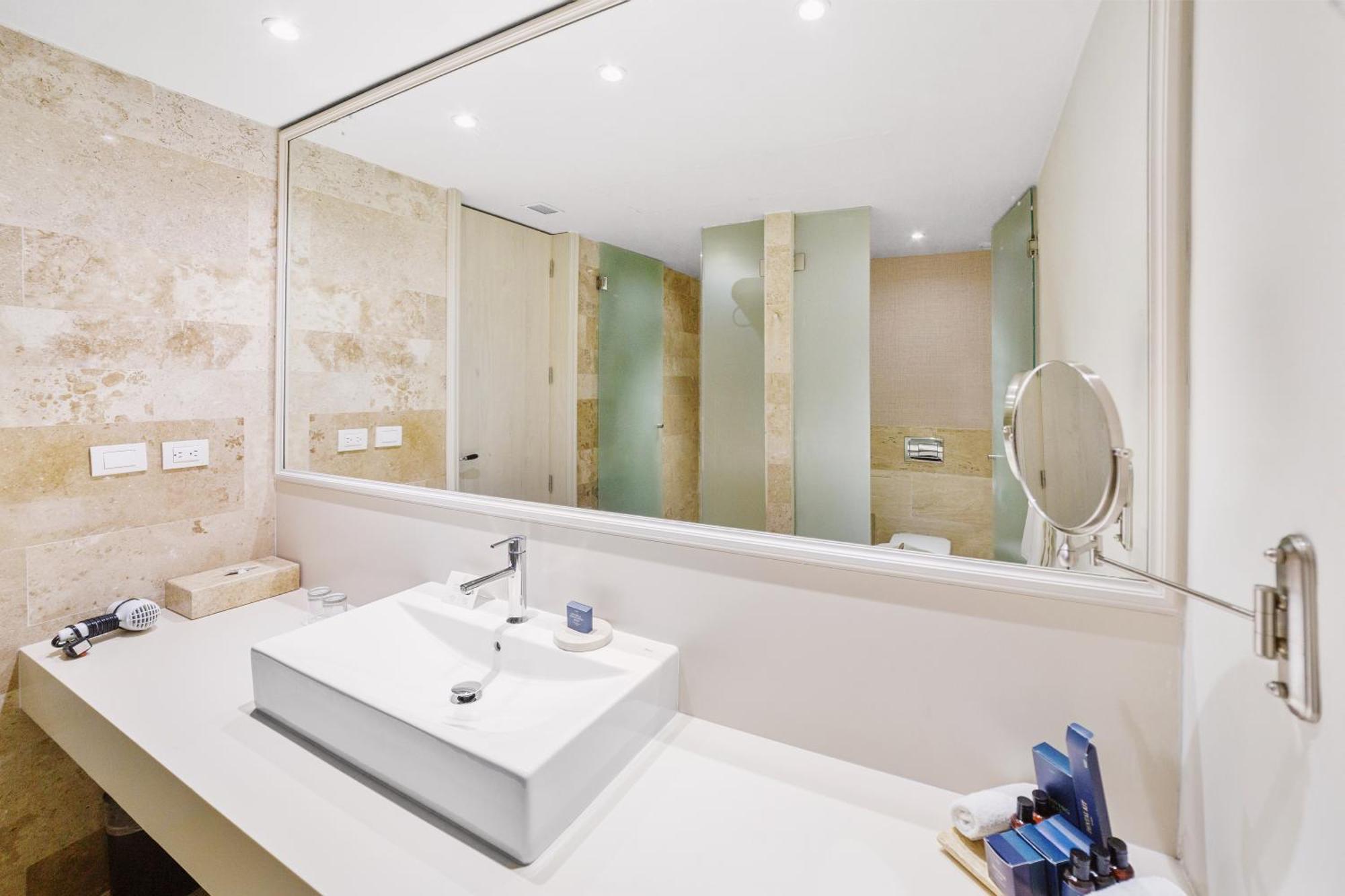 Superior Aluxes Double Room Hot Tub