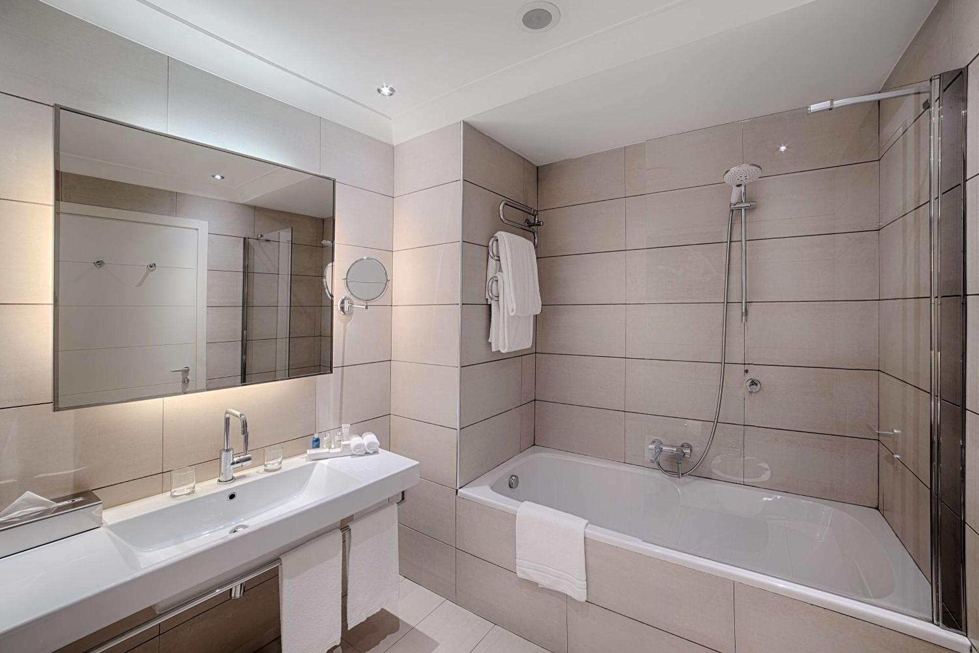 Family Room,1545587086:JPEG