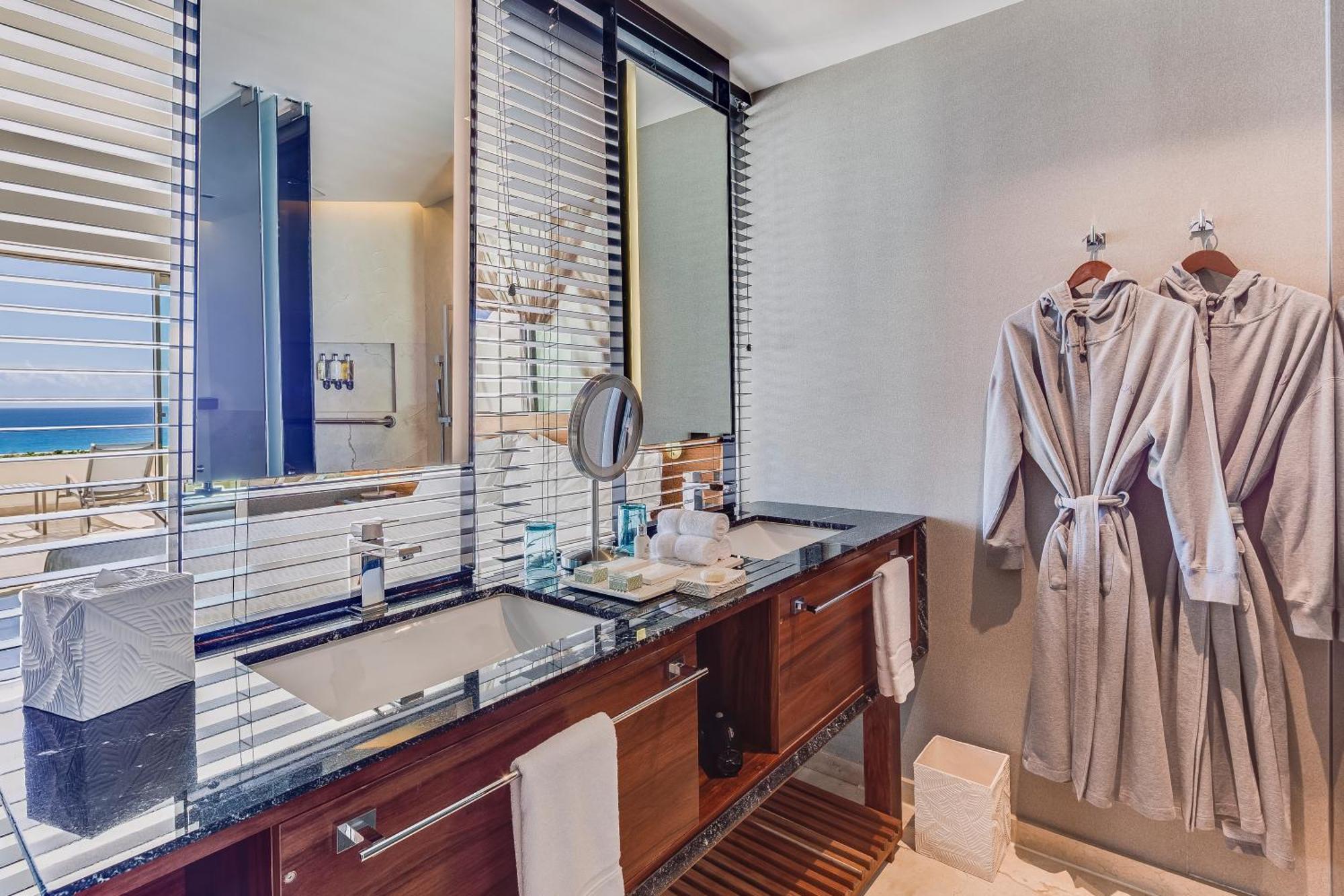 Premium Ocean View 1 King