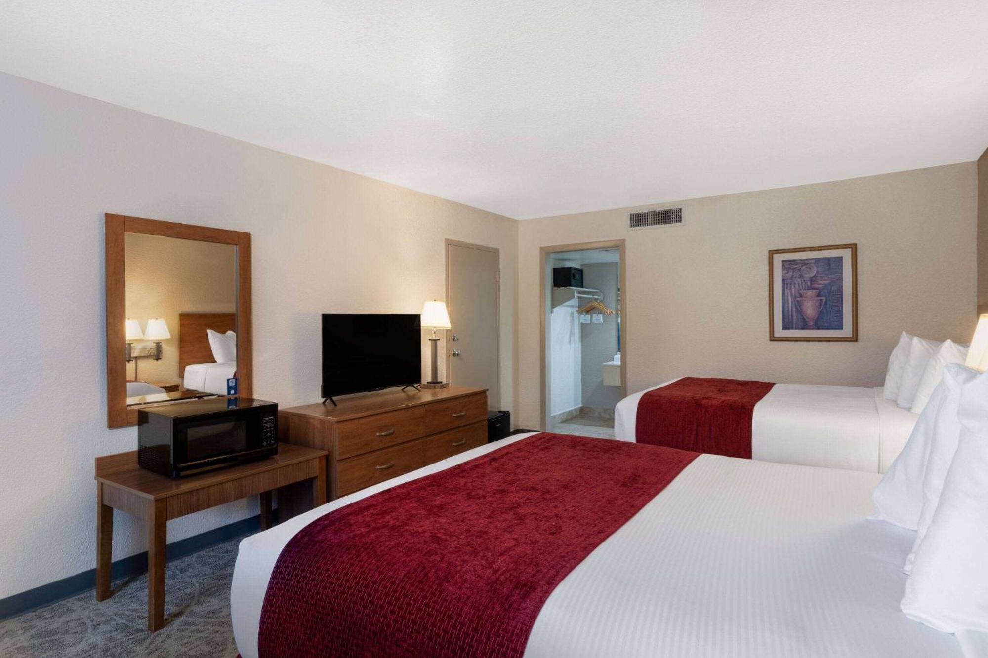 Standard 2 Queen Beds Poolview Inn Room