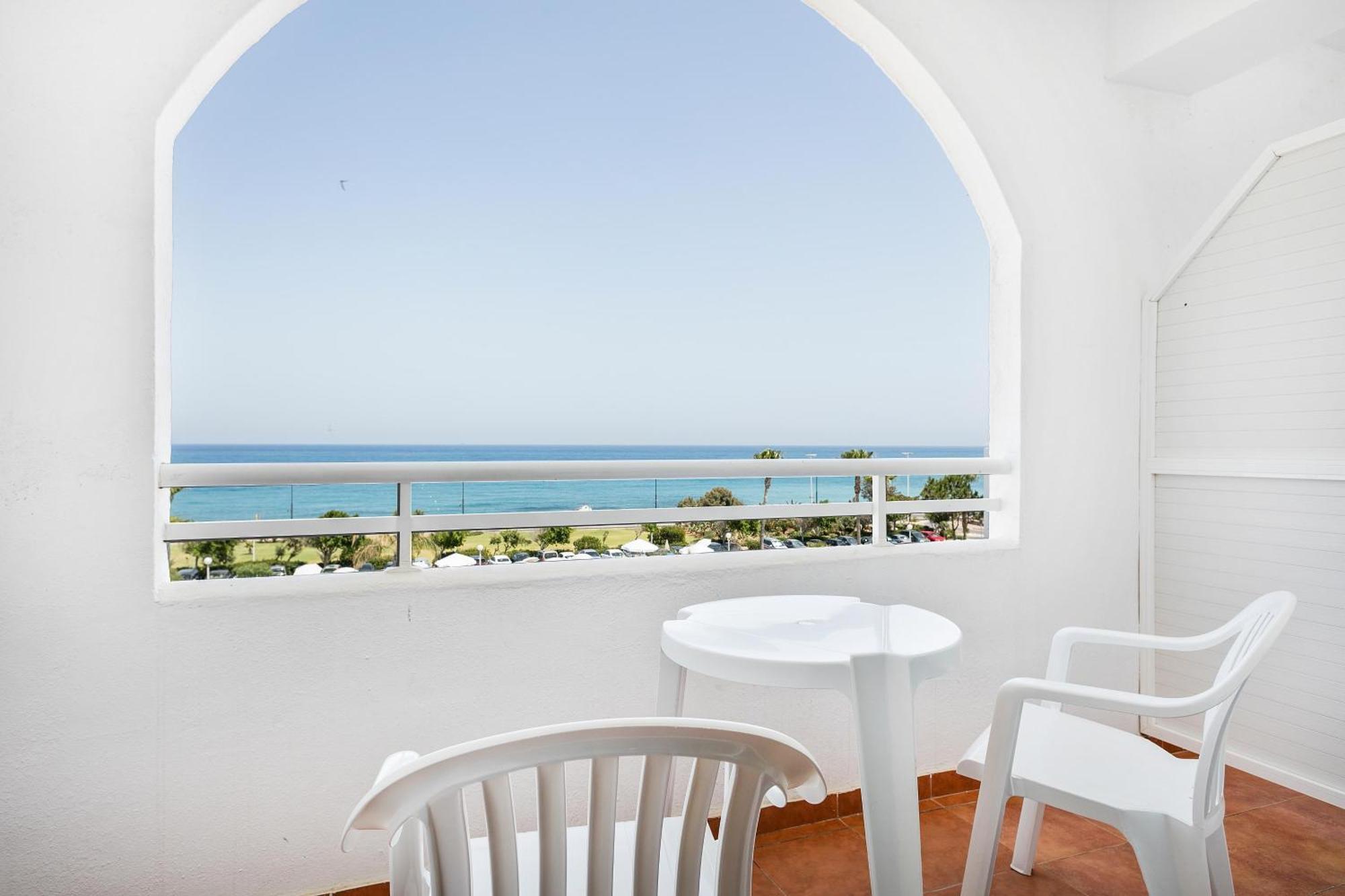 Habitación Doble Estándar con vistas al mar (2 adultos)