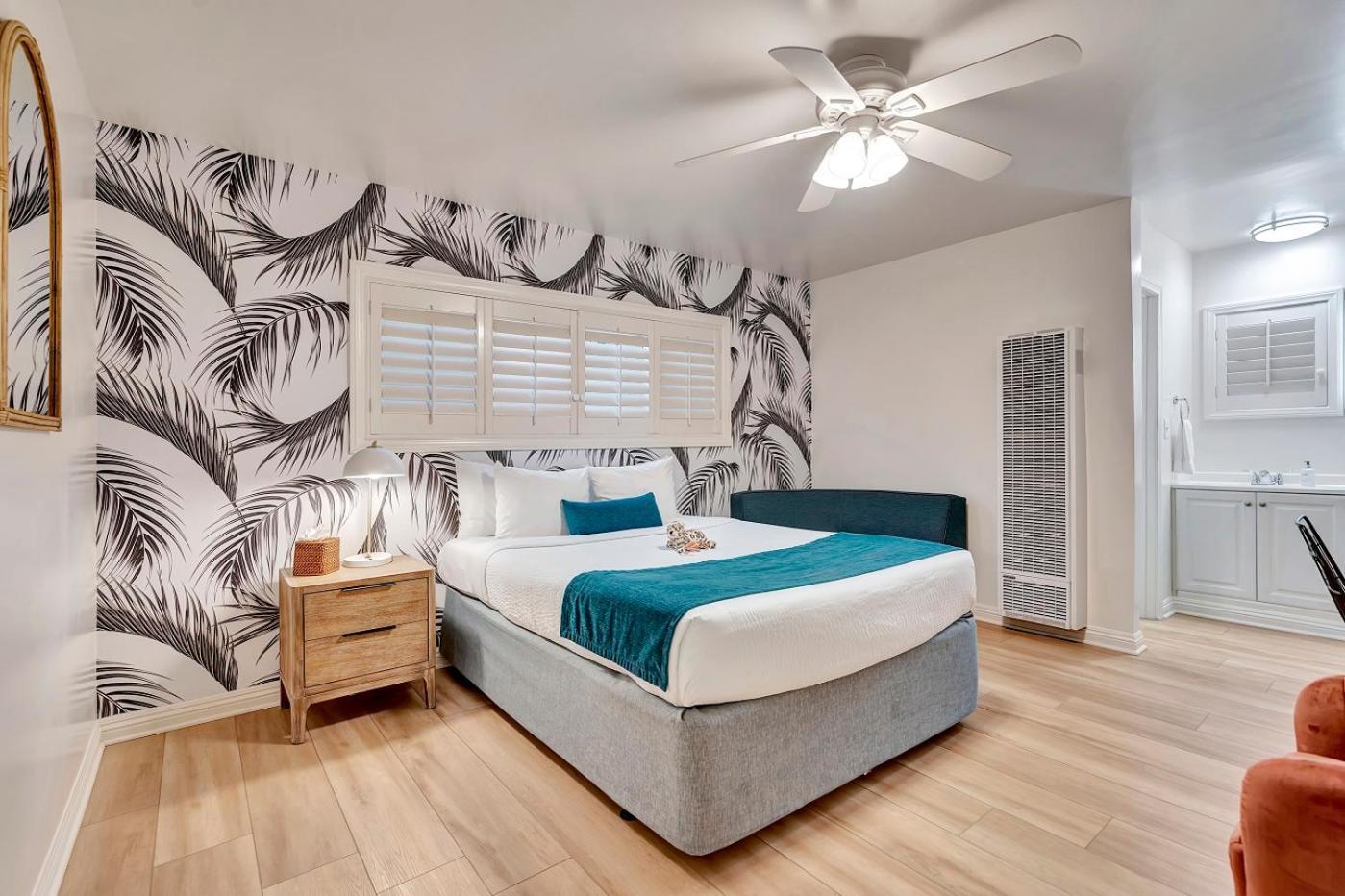 Standard Queen Room