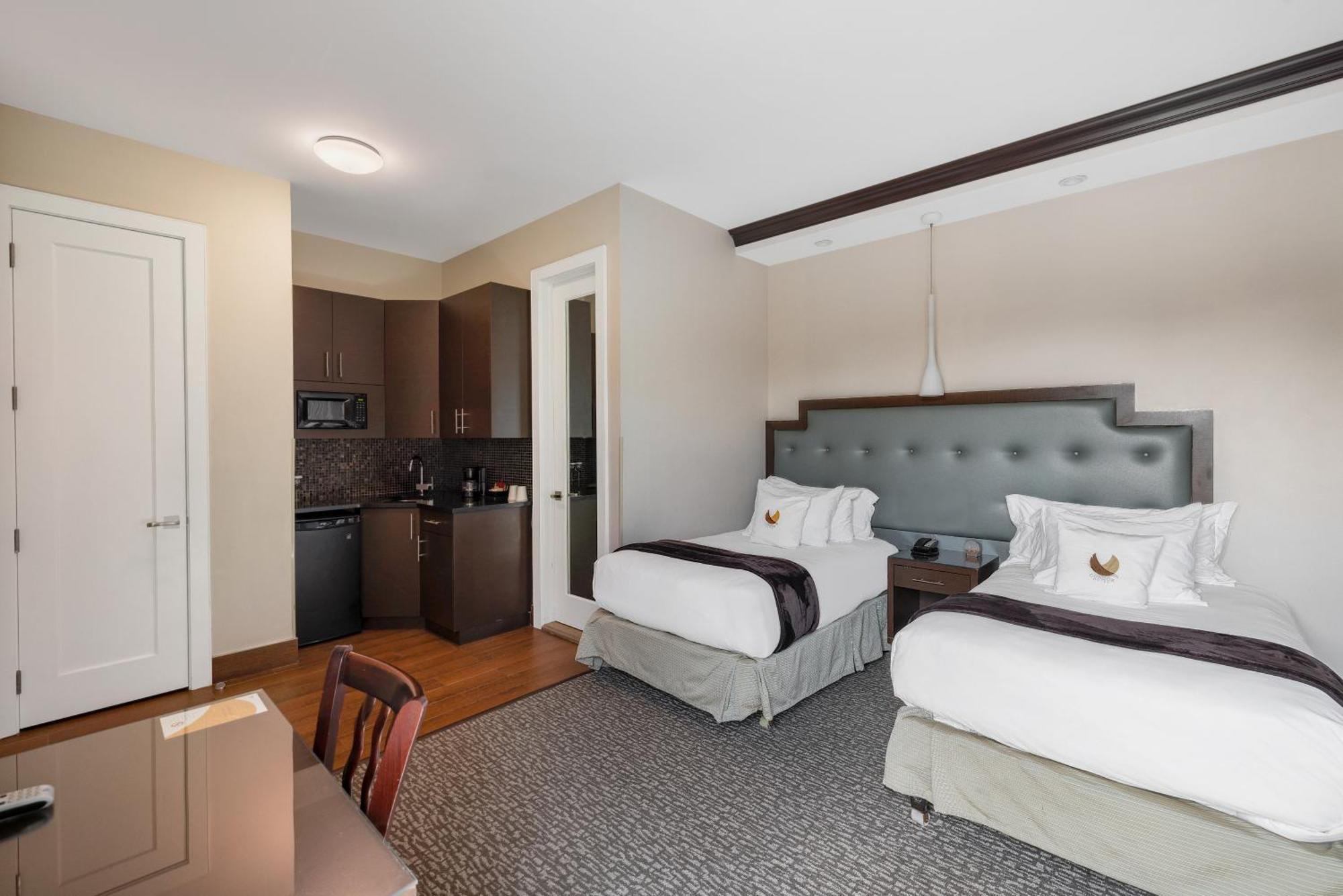 Corner Room Two Twin Beds Non-Smoking