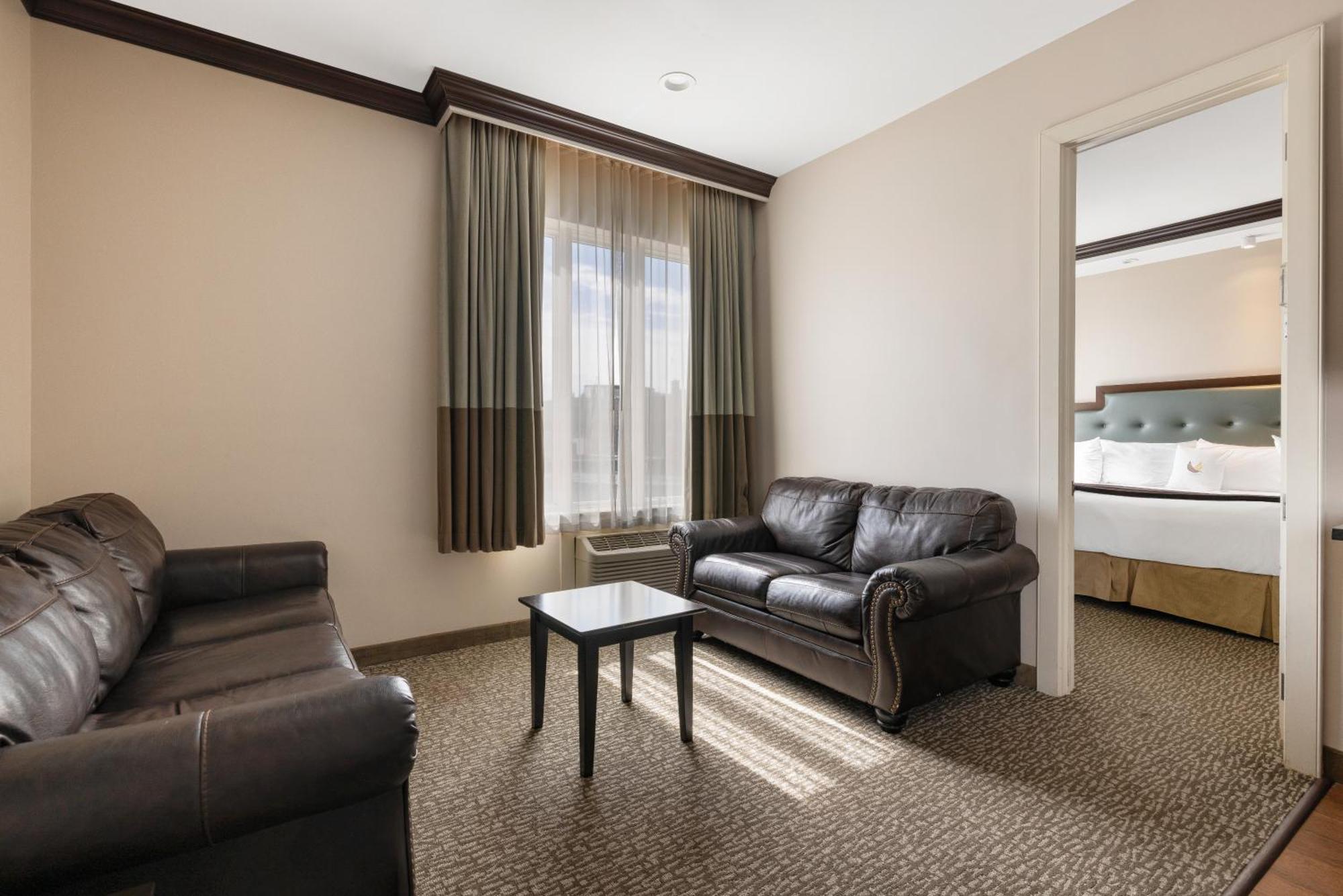 One-Bedroom King Deluxe Suite Non-Smoking