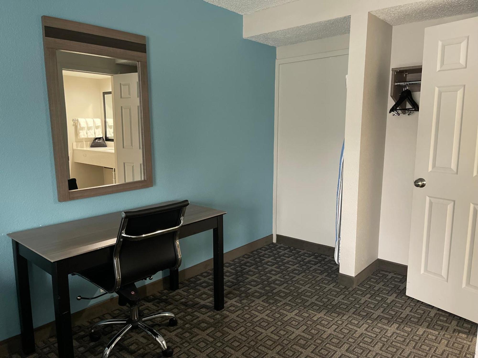 Suite Two Queen Beds Non-Smoking
