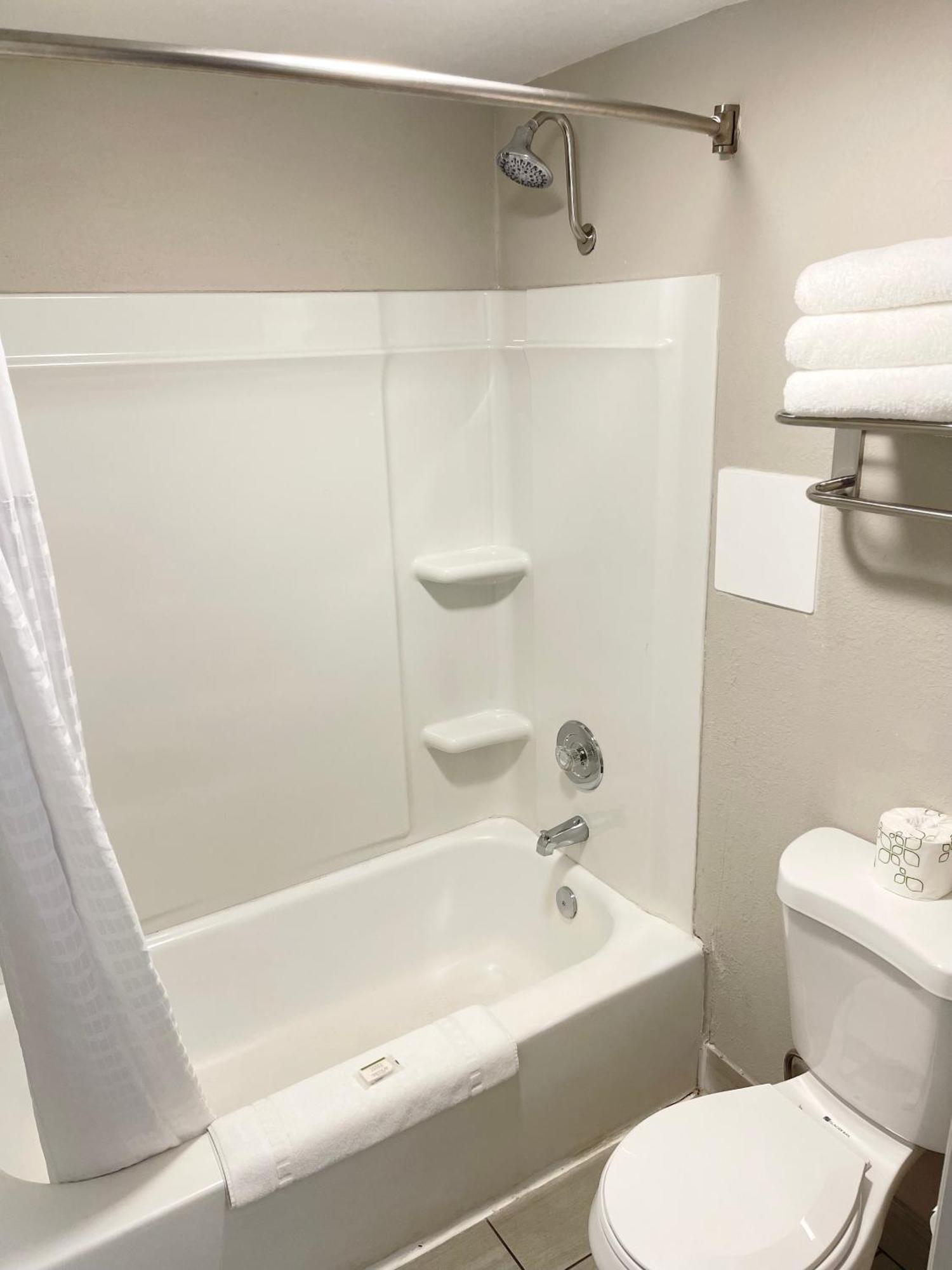 Suite Three Queen Beds Non-Smoking