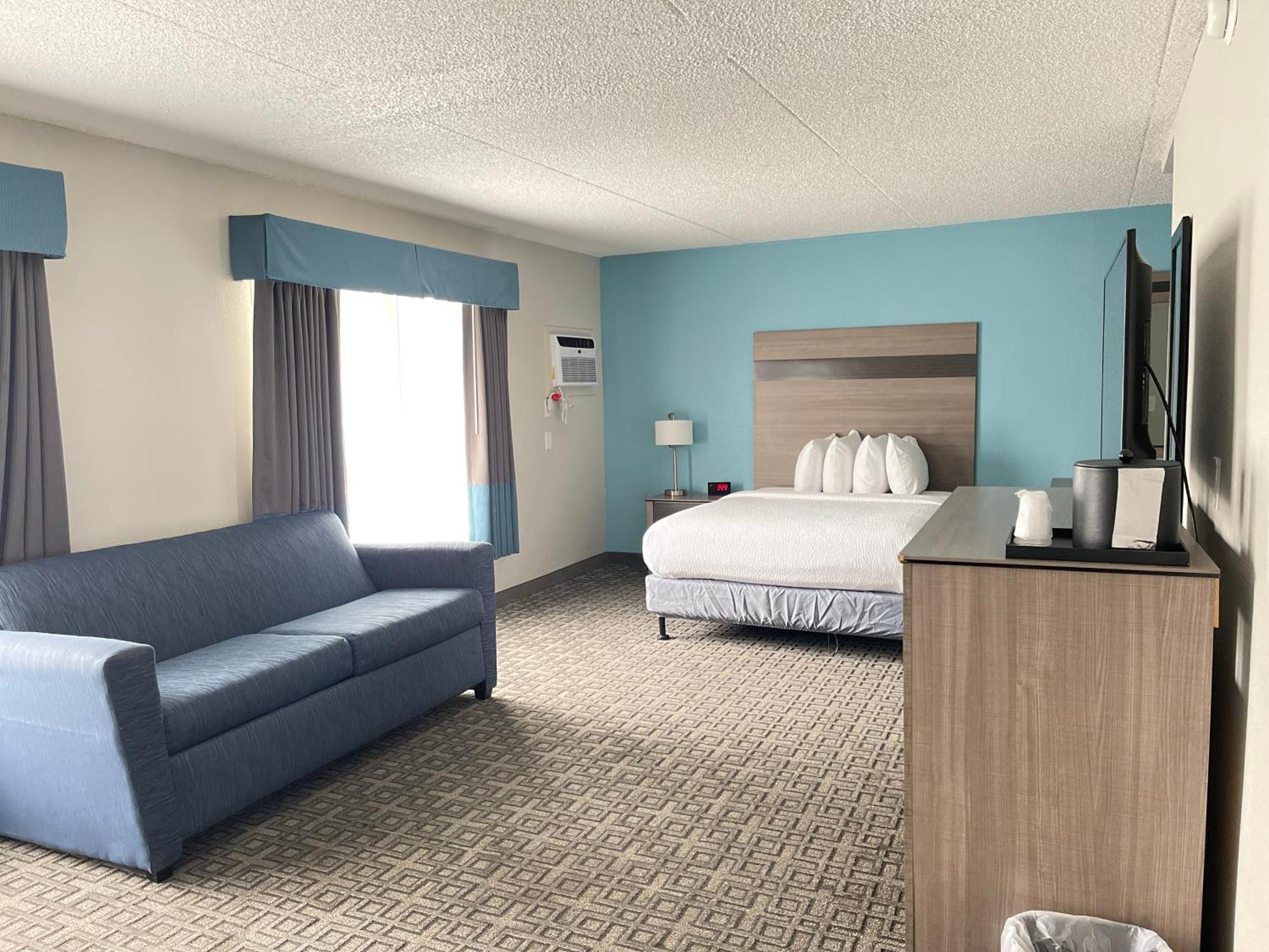 Suite Two Queen Beds Non-Smoking