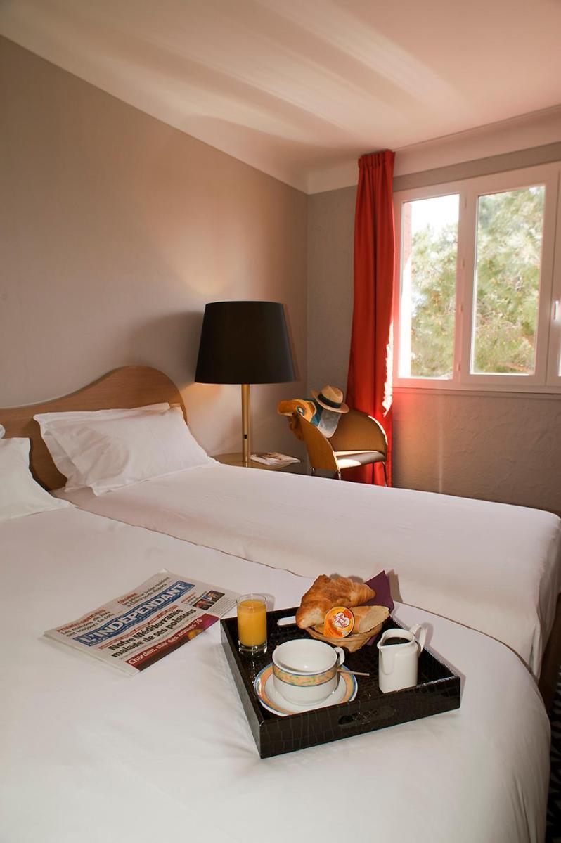 Double or Twin Room Partial Sea View