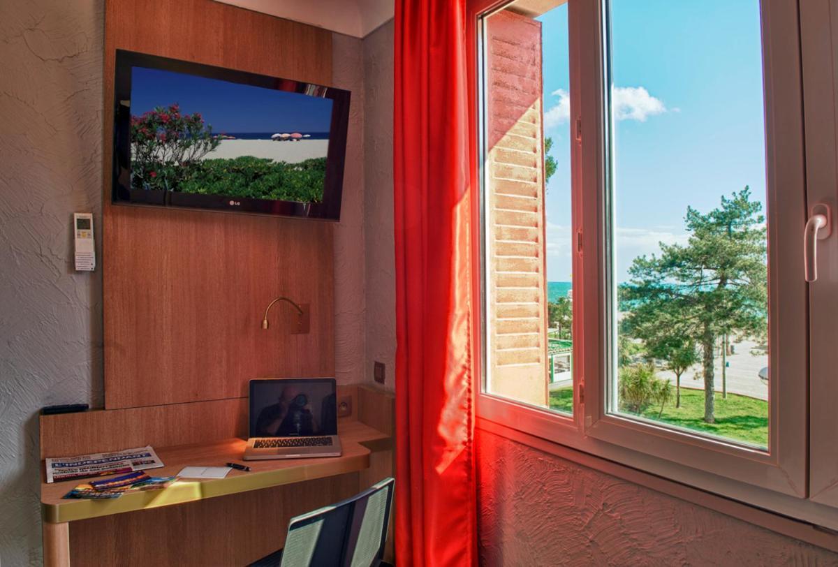 Double or Twin Room Partial Sea View