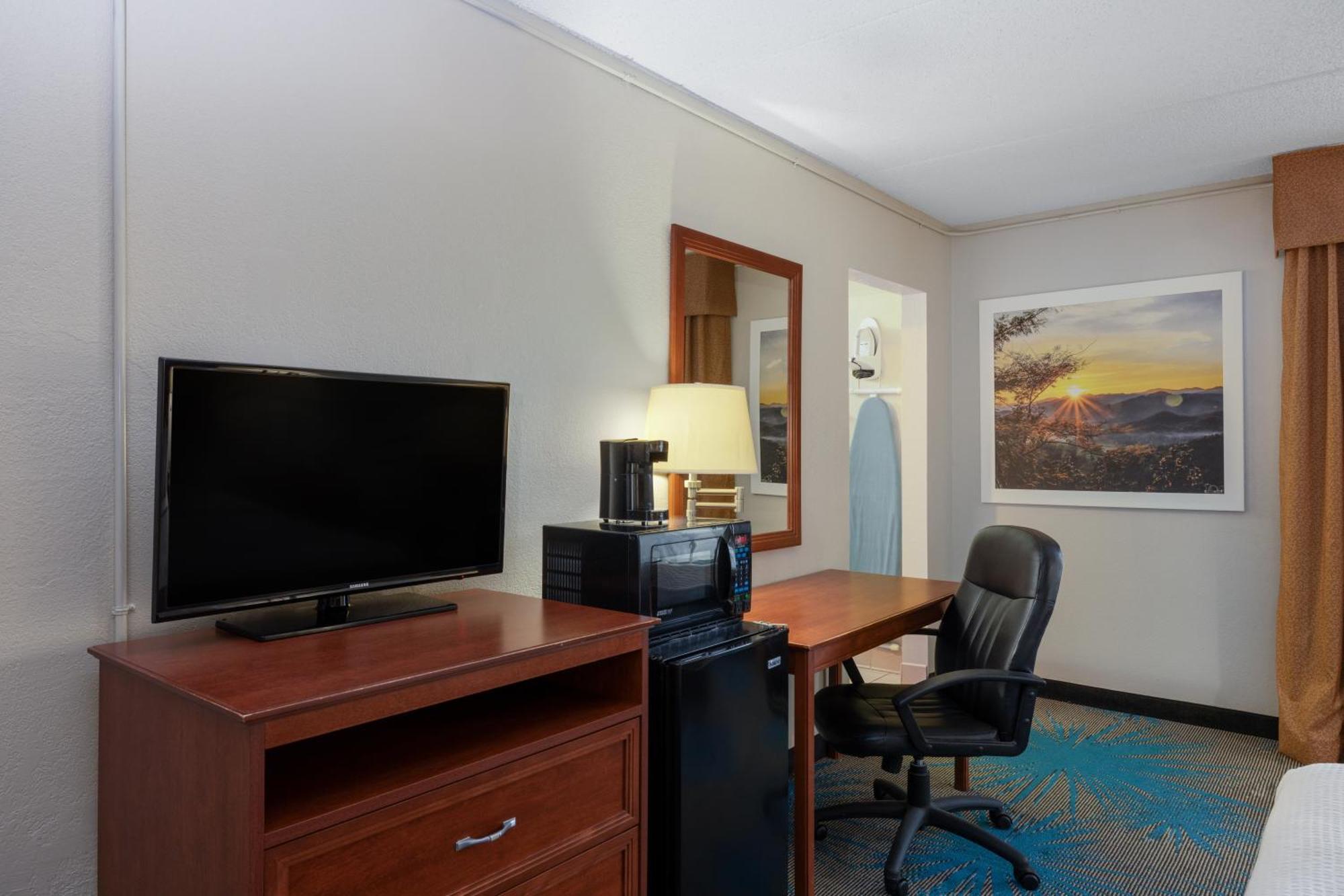 Queen Room with Two Queen Beds - Pet Friendly/Non-Smoking
