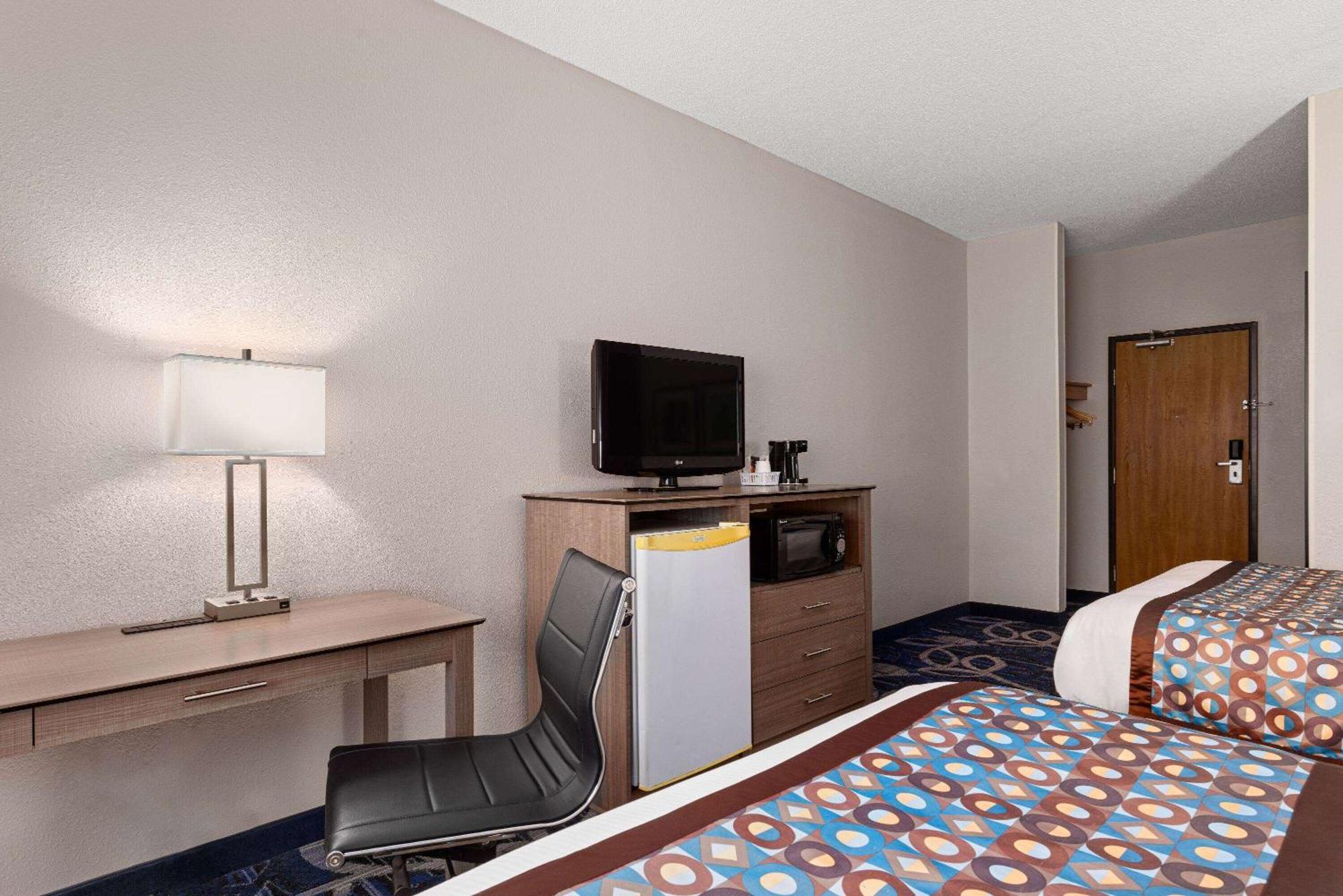 Queen Room Two Queen Beds Non-Smoking