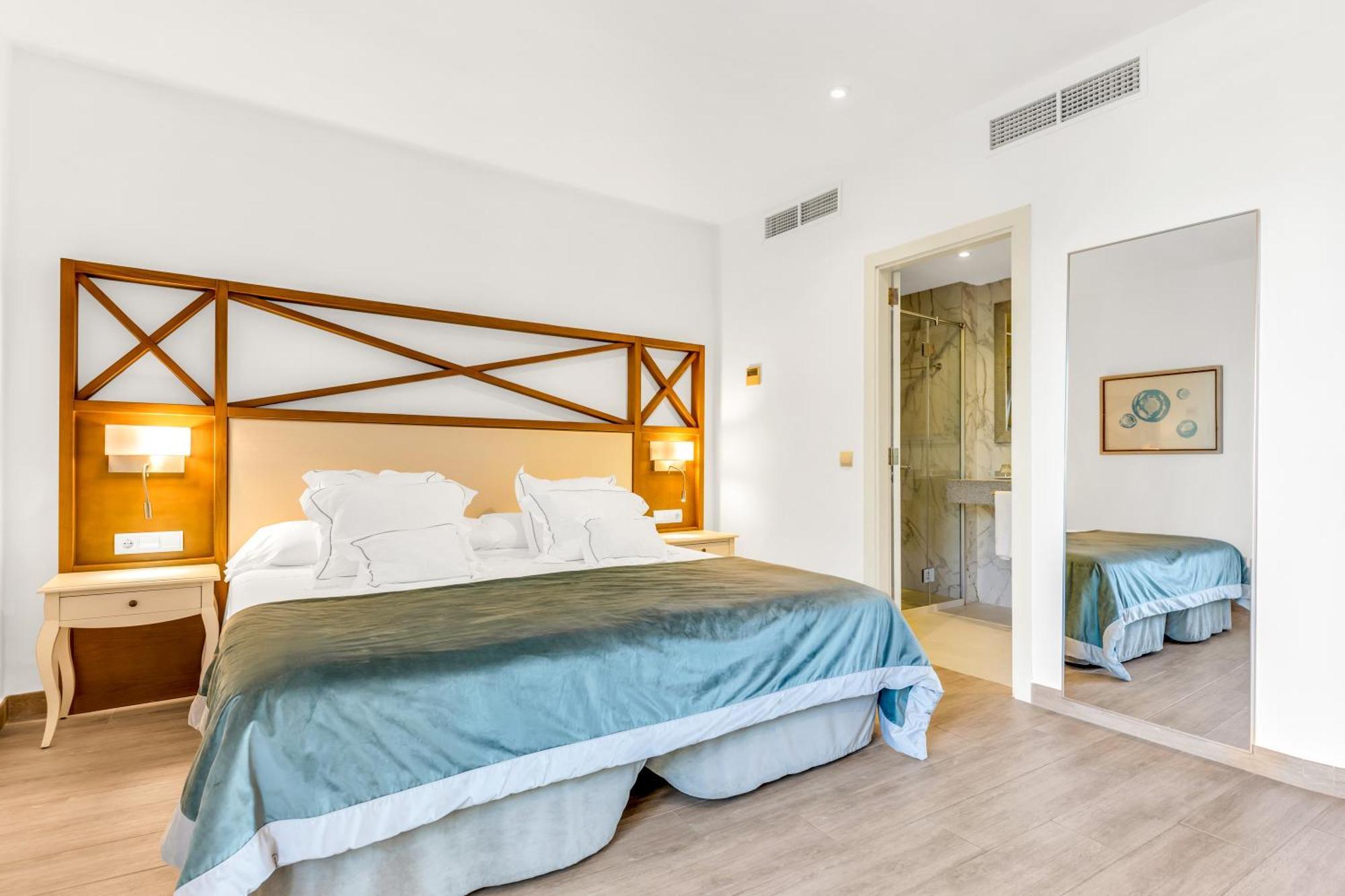 Double or Twin Room Sea View