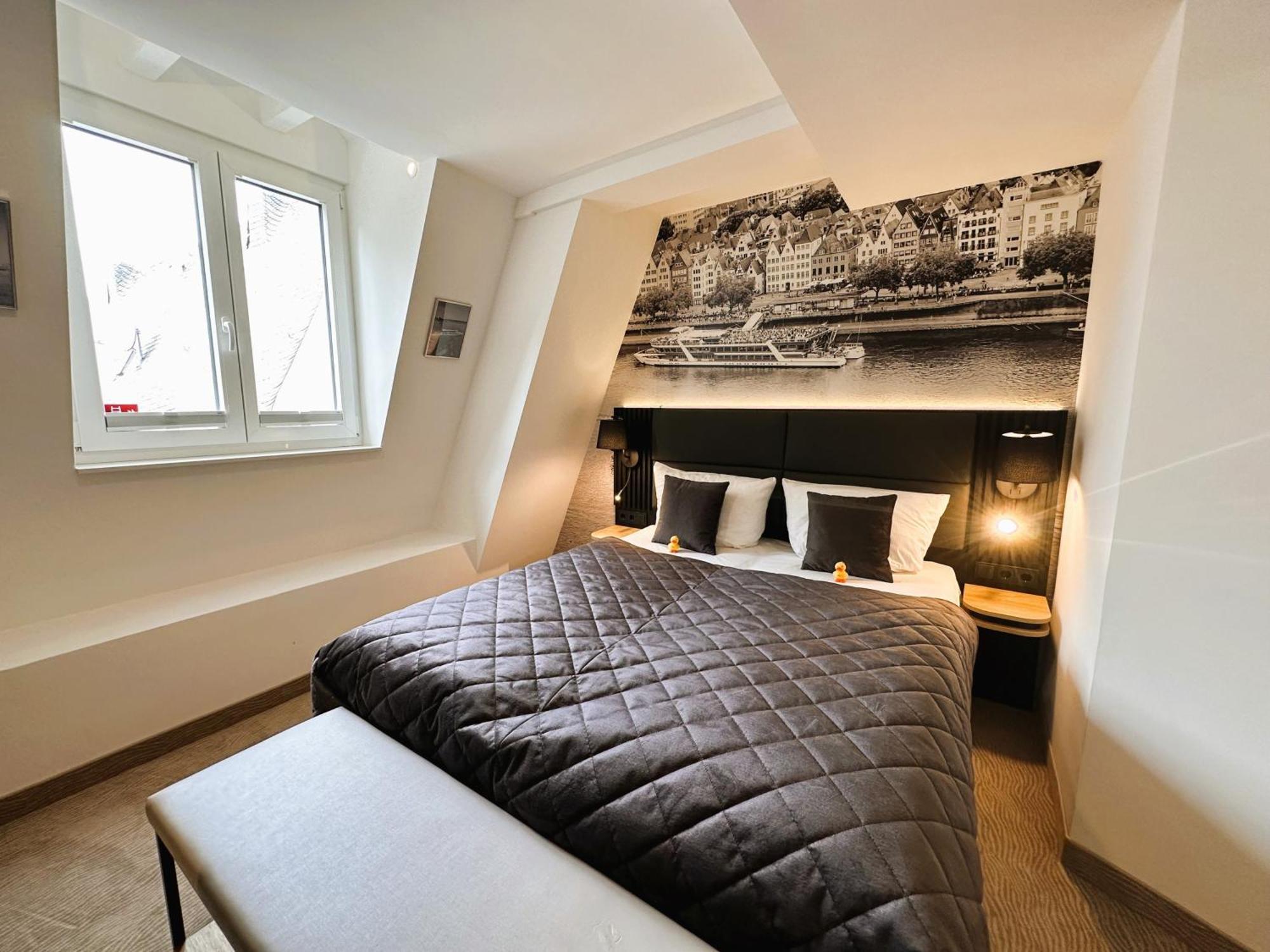 Large Double Room Old Town View